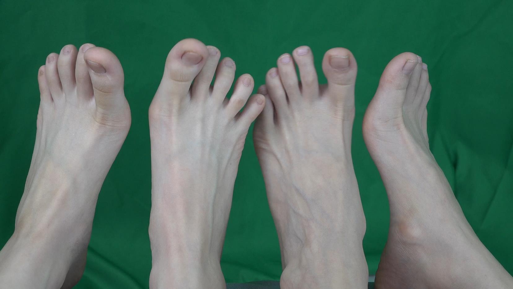 《【视频】小花潘婷脏脚丫展示，互相嬉戏吵架，四只脚不停摩擦！》作品图