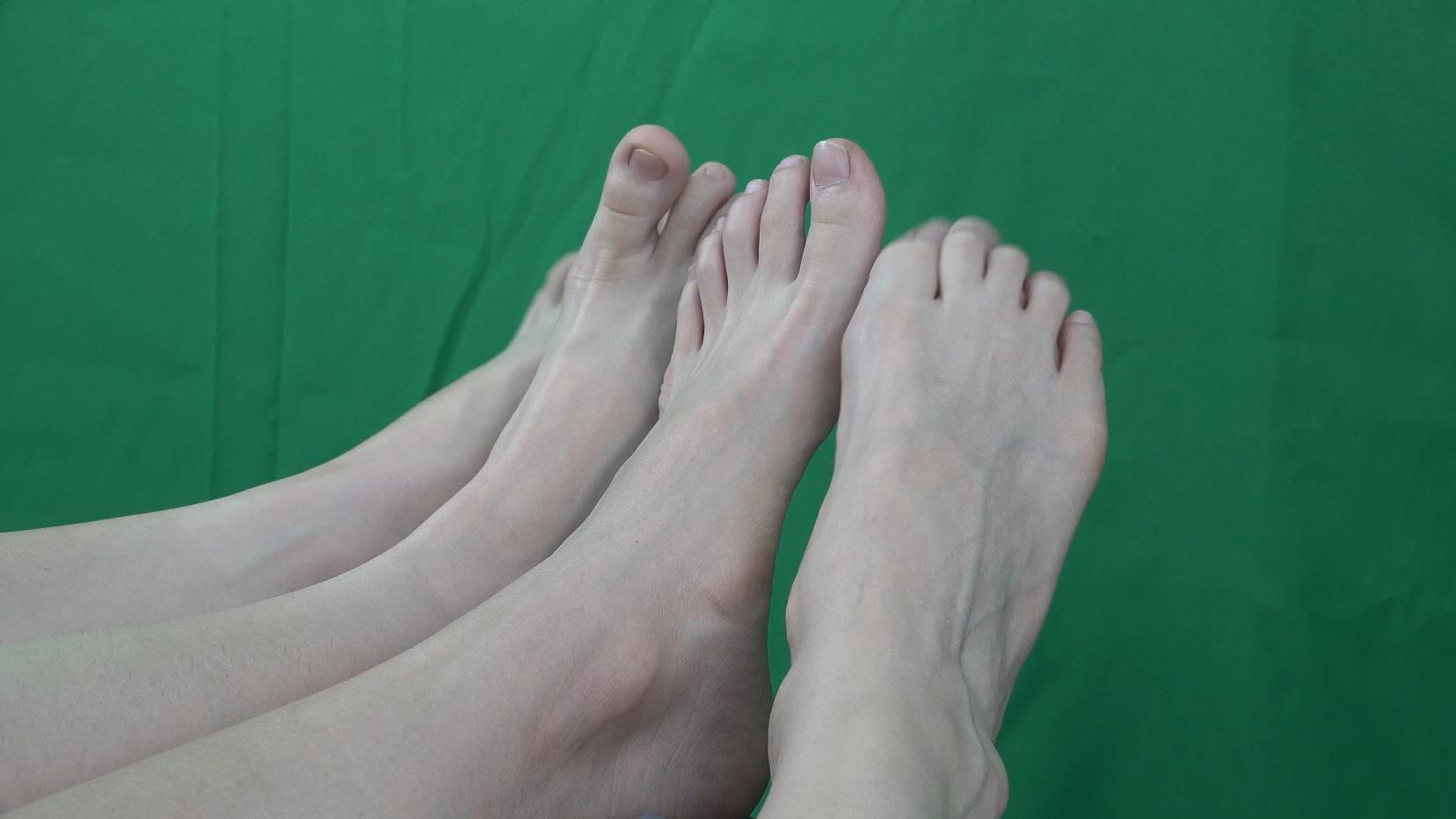 《【视频】小花潘婷脏脚丫展示，互相嬉戏吵架，四只脚不停摩擦！》作品图