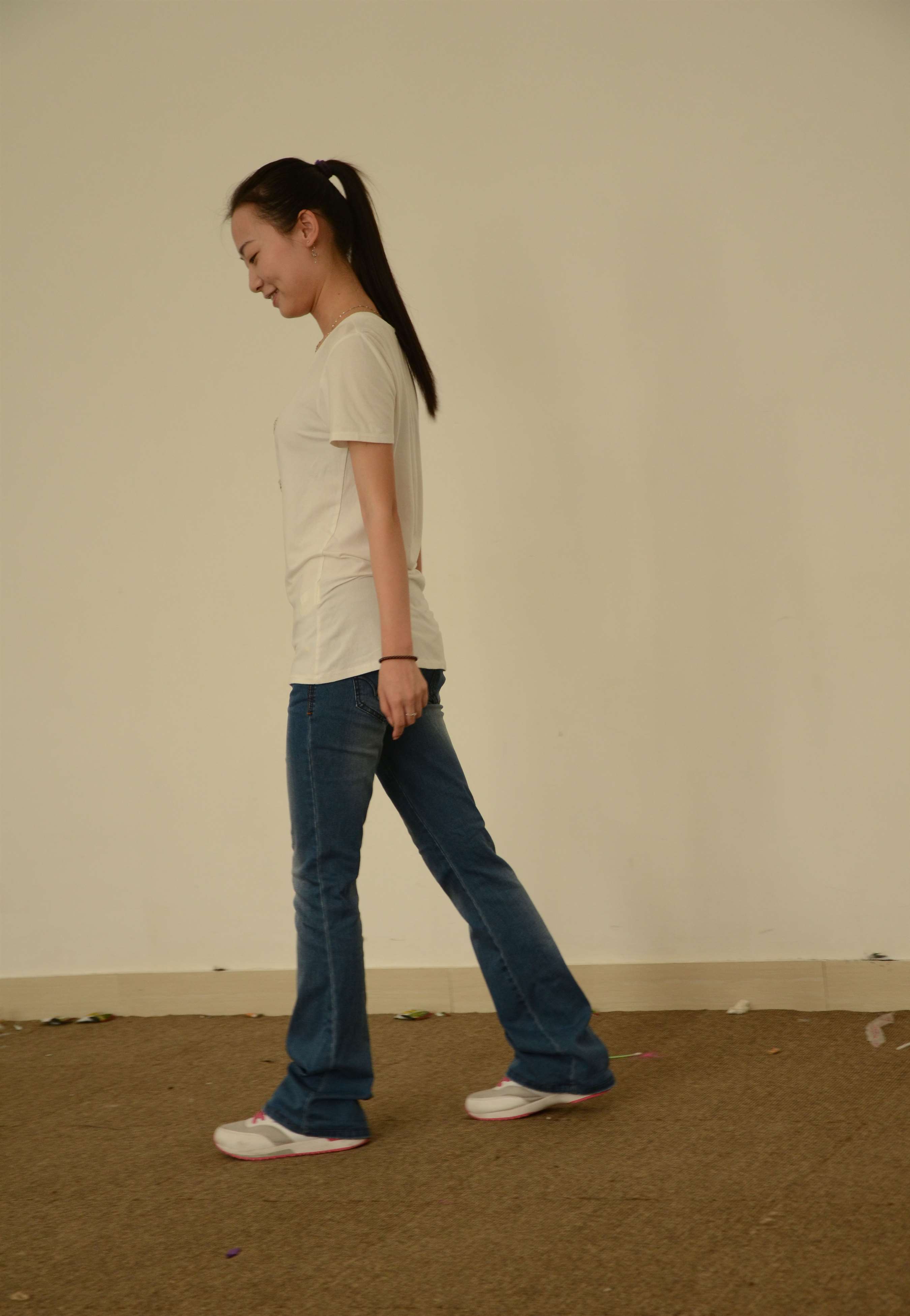 《安踏运动鞋の白棉袜脚》作品图