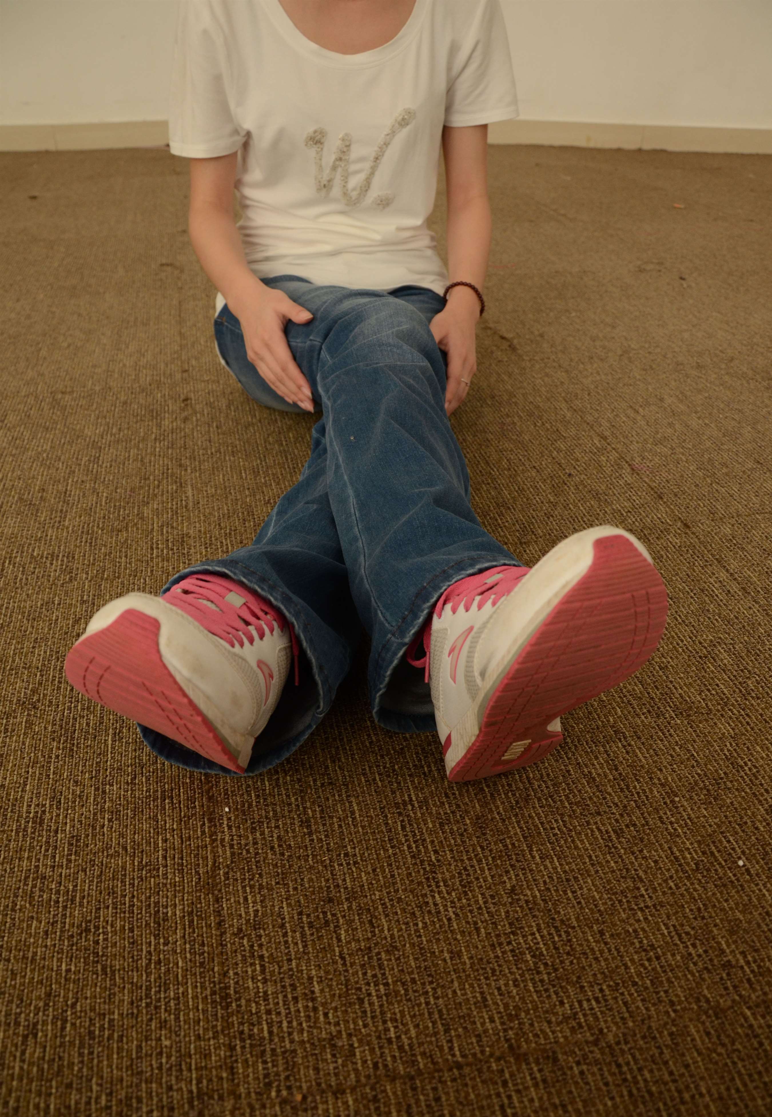 《安踏运动鞋の白棉袜脚》作品图