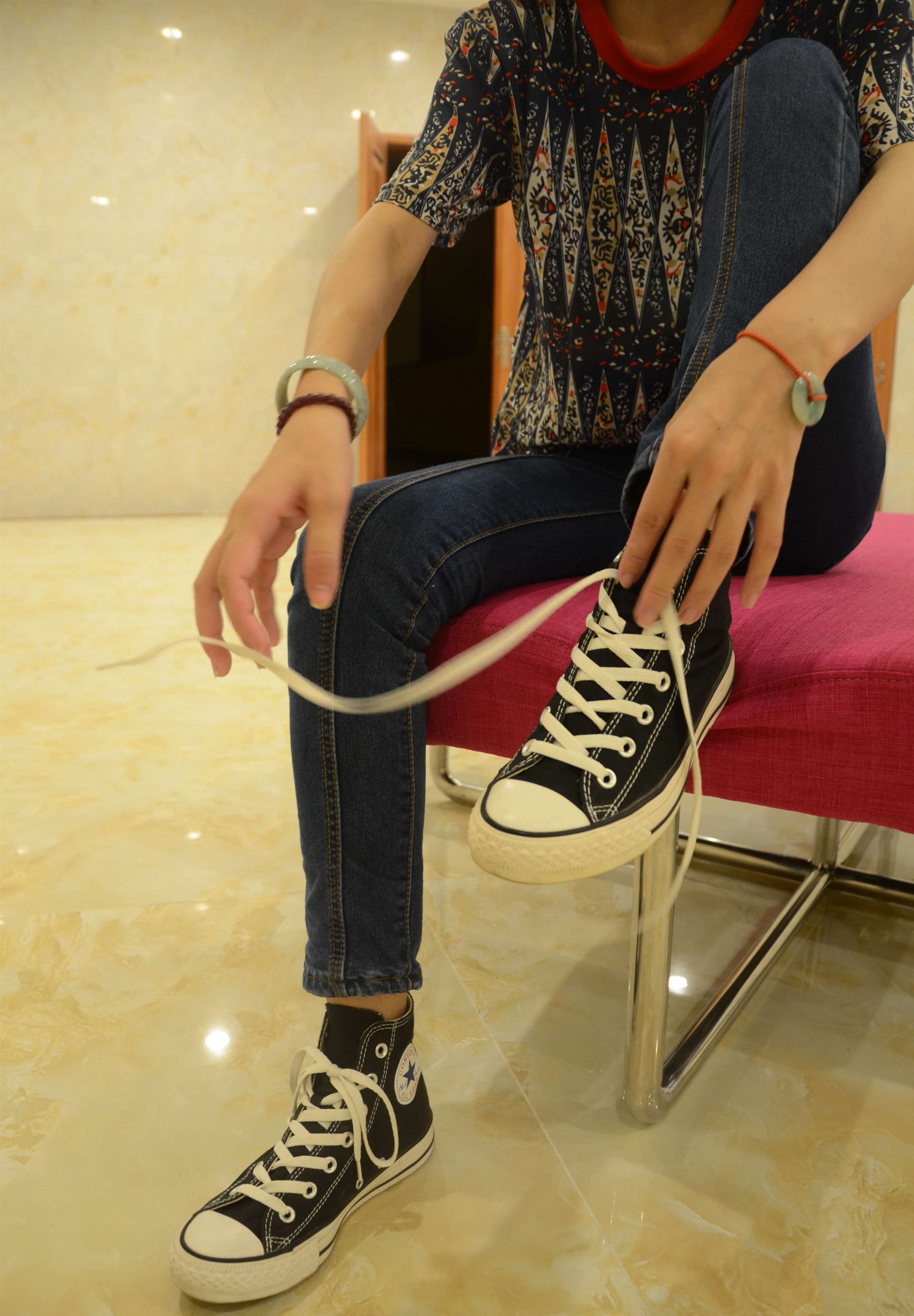 《高帮帆布鞋の白棉袜脚》作品图