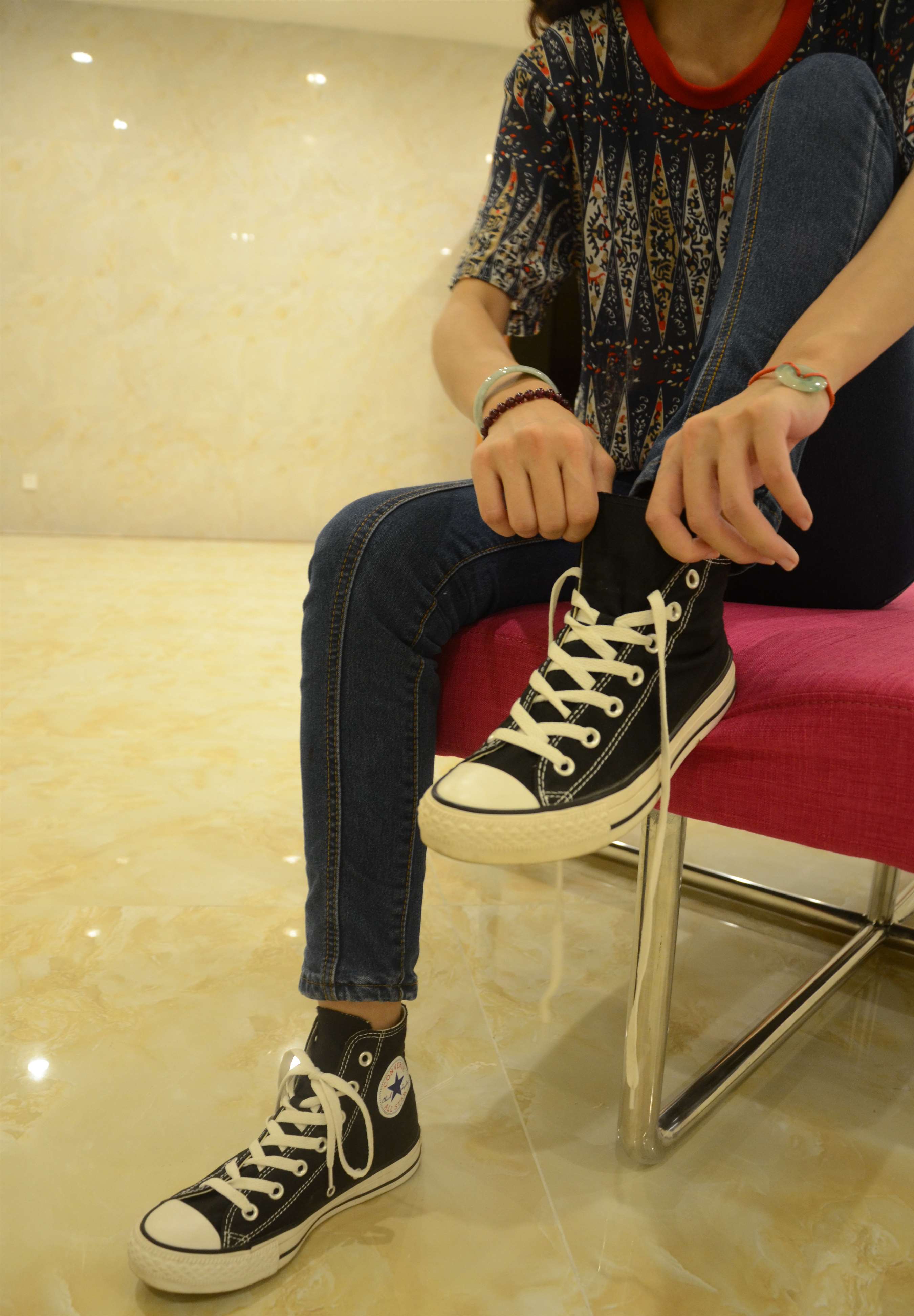 《高帮帆布鞋の白棉袜脚》作品图