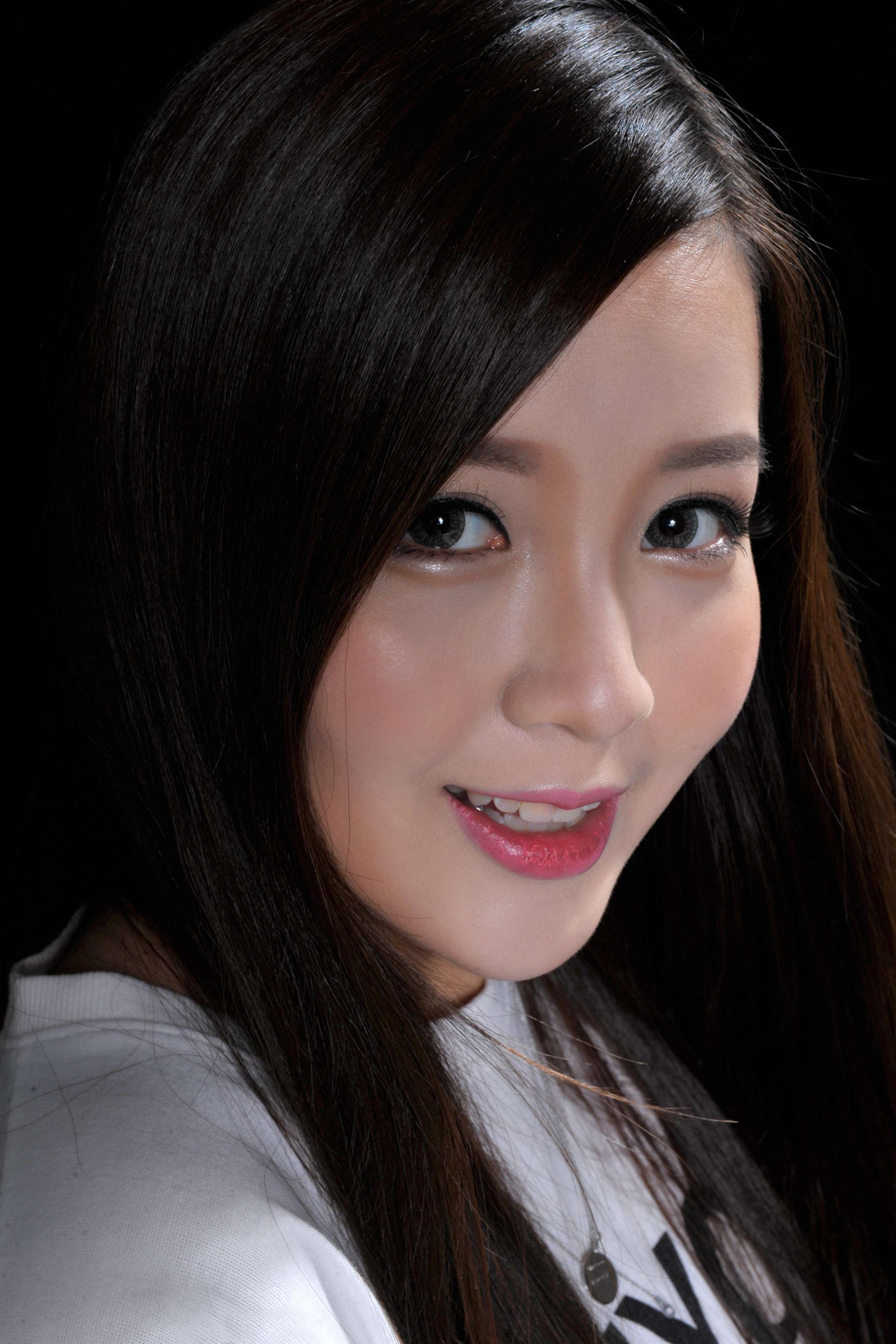 《莹莹38码裸足》作品图