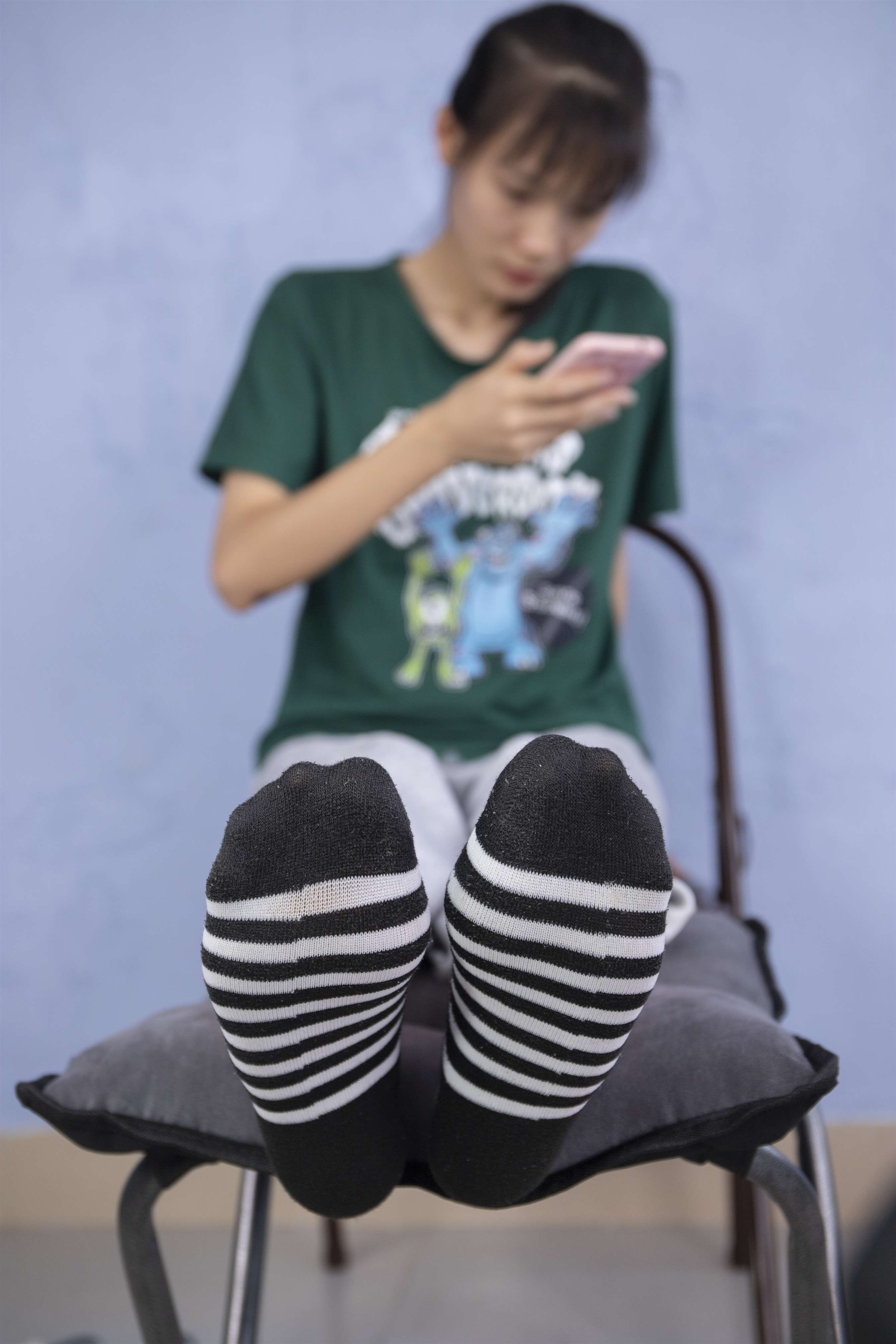 《诗敏脚丫灵活的脱袜子【套图+4K视频】》作品图