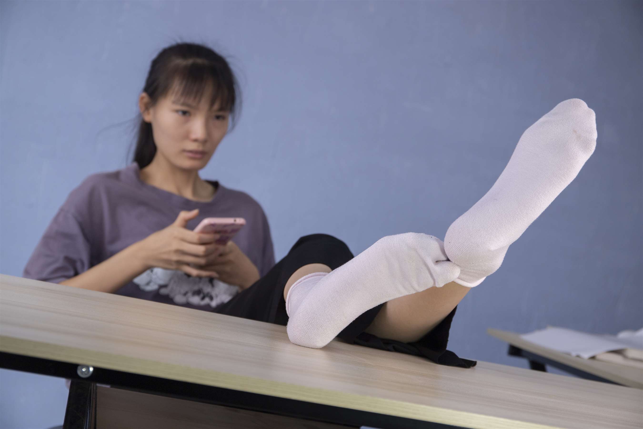 《诗敏摩擦脚底的动作迷死人！【套图+4k视频】》作品图