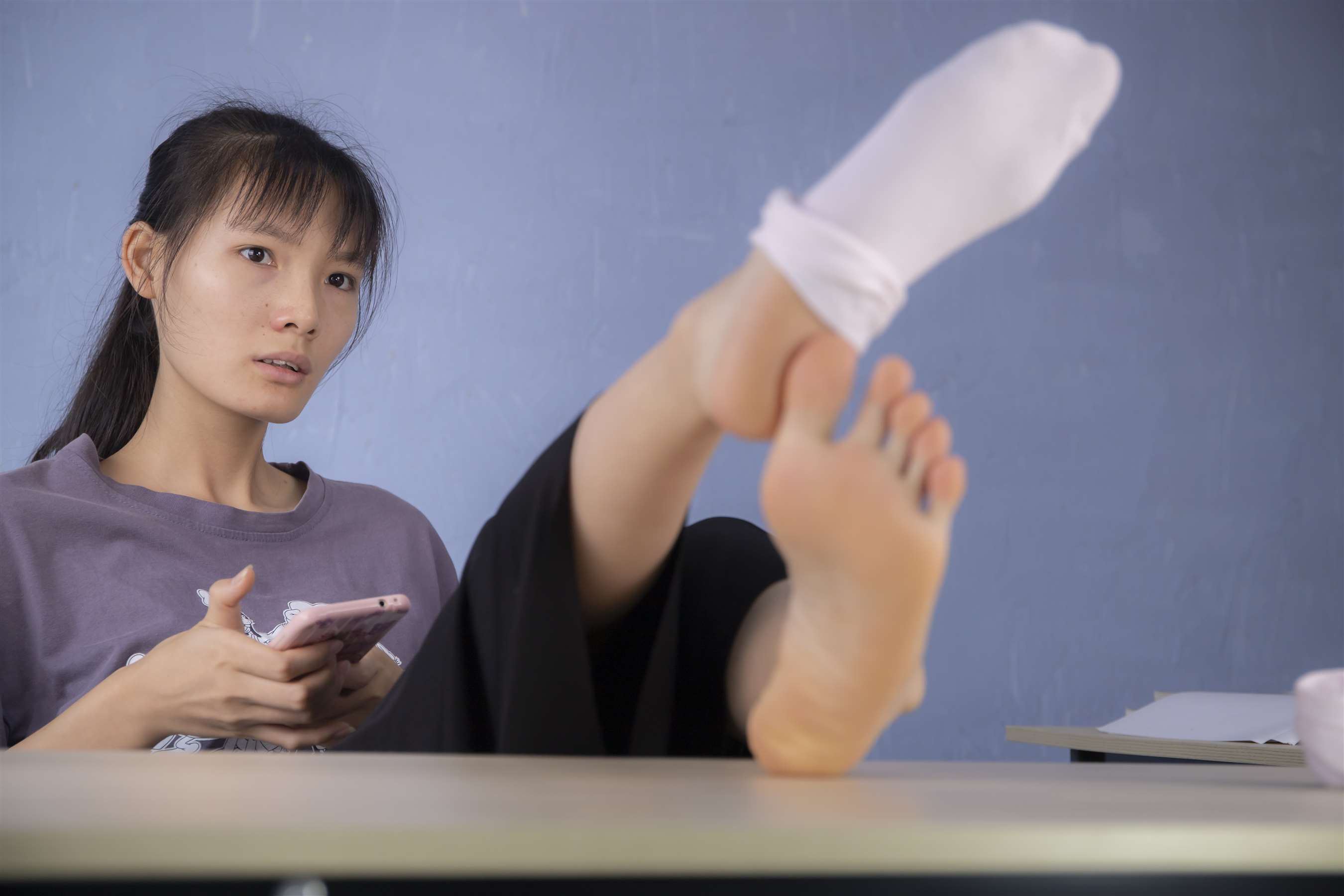 《诗敏摩擦脚底的动作迷死人！【套图+4k视频】》作品图