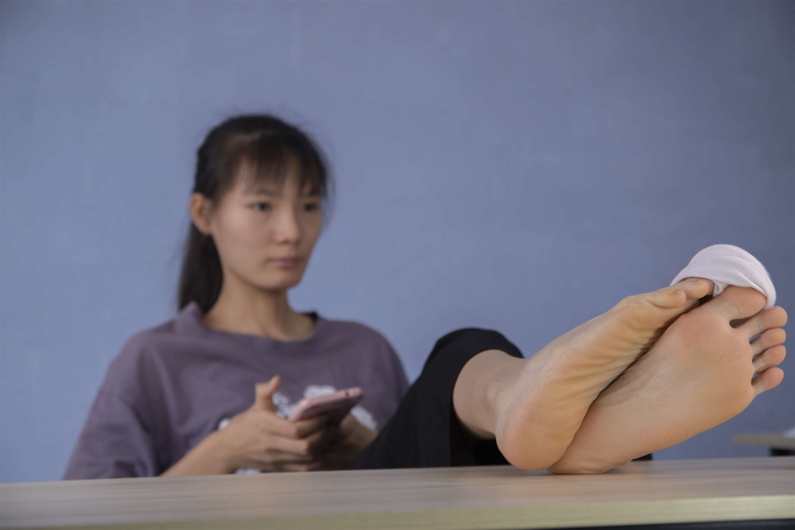 《诗敏摩擦脚底的动作迷死人！【套图+4k视频】》作品图