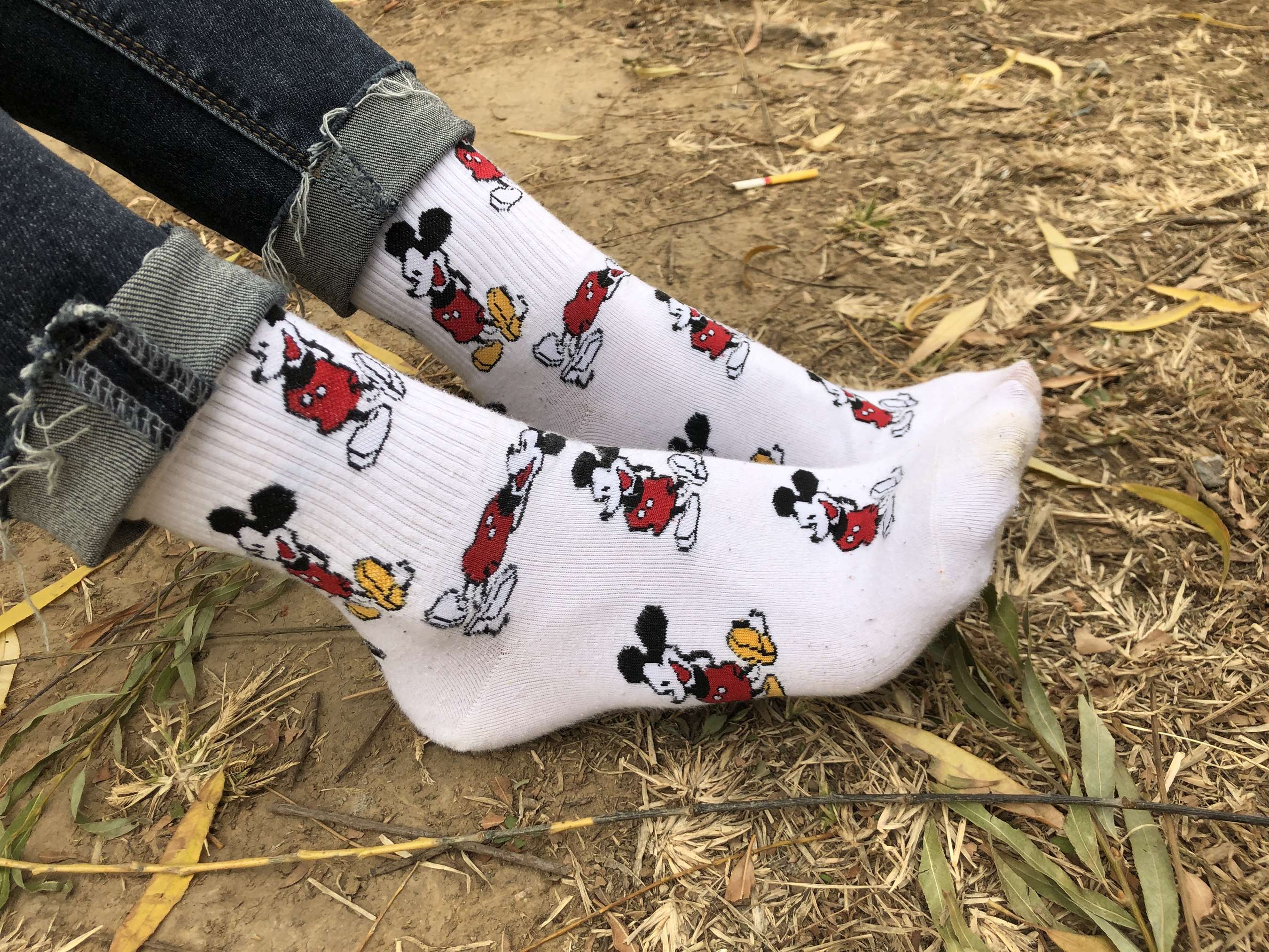 《安乔乔脱棉袜展嫩足》作品图