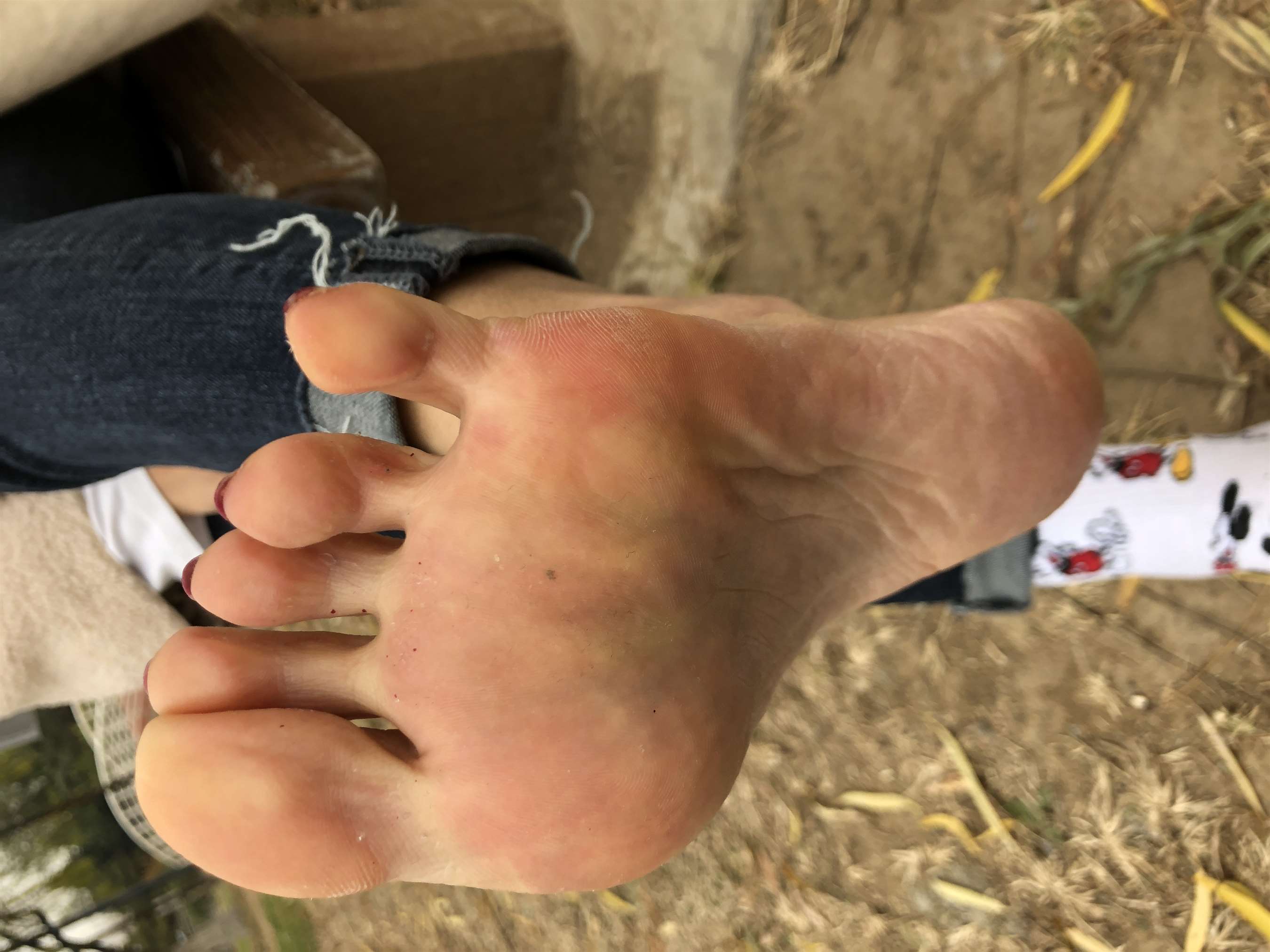 《安乔乔脱棉袜展嫩足》作品图