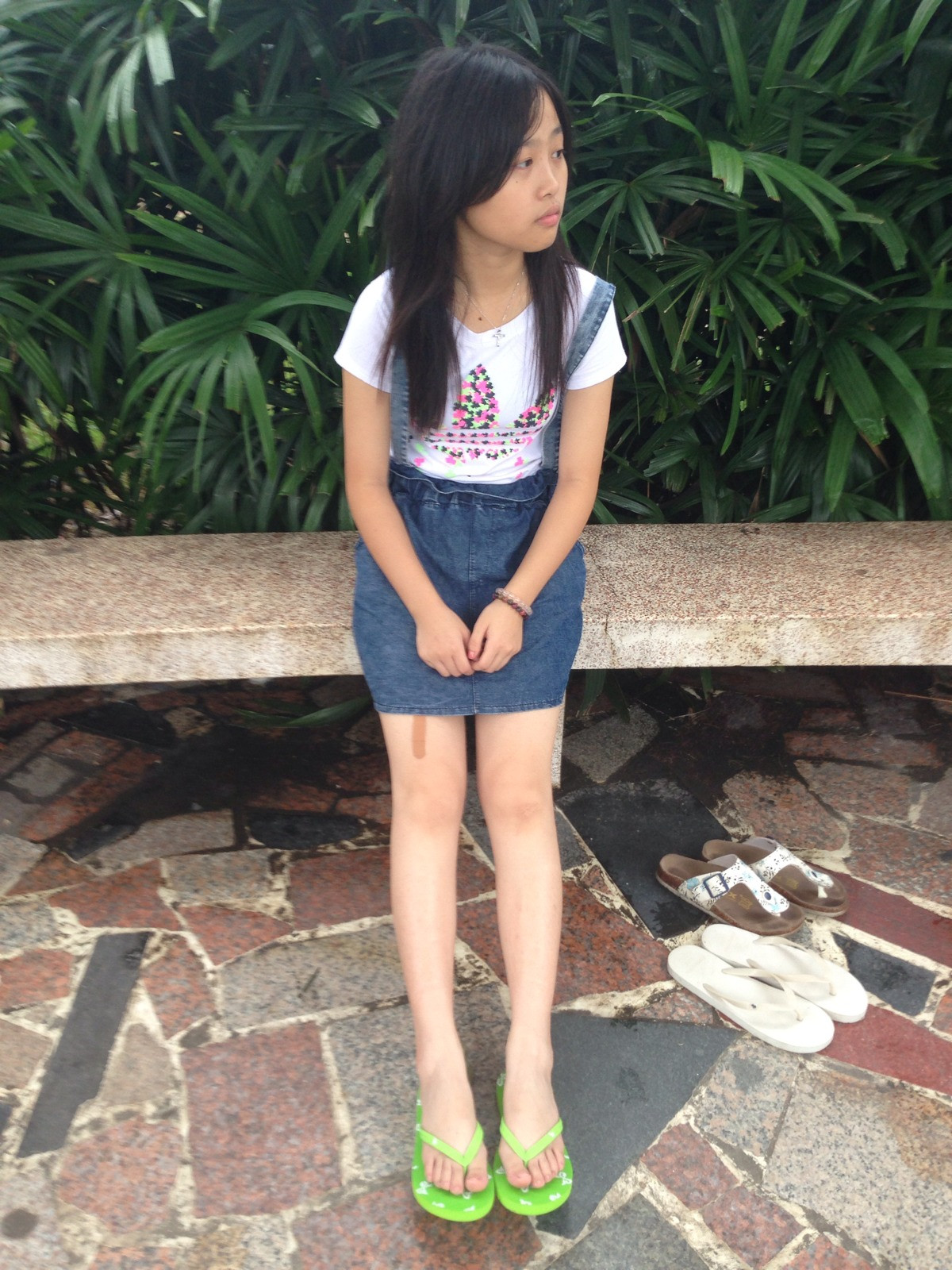 《圆圆裸足凉拖》作品图