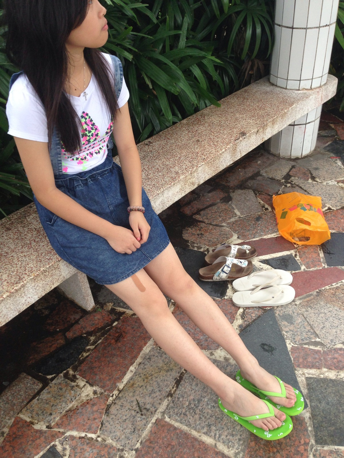 《圆圆裸足凉拖》作品图