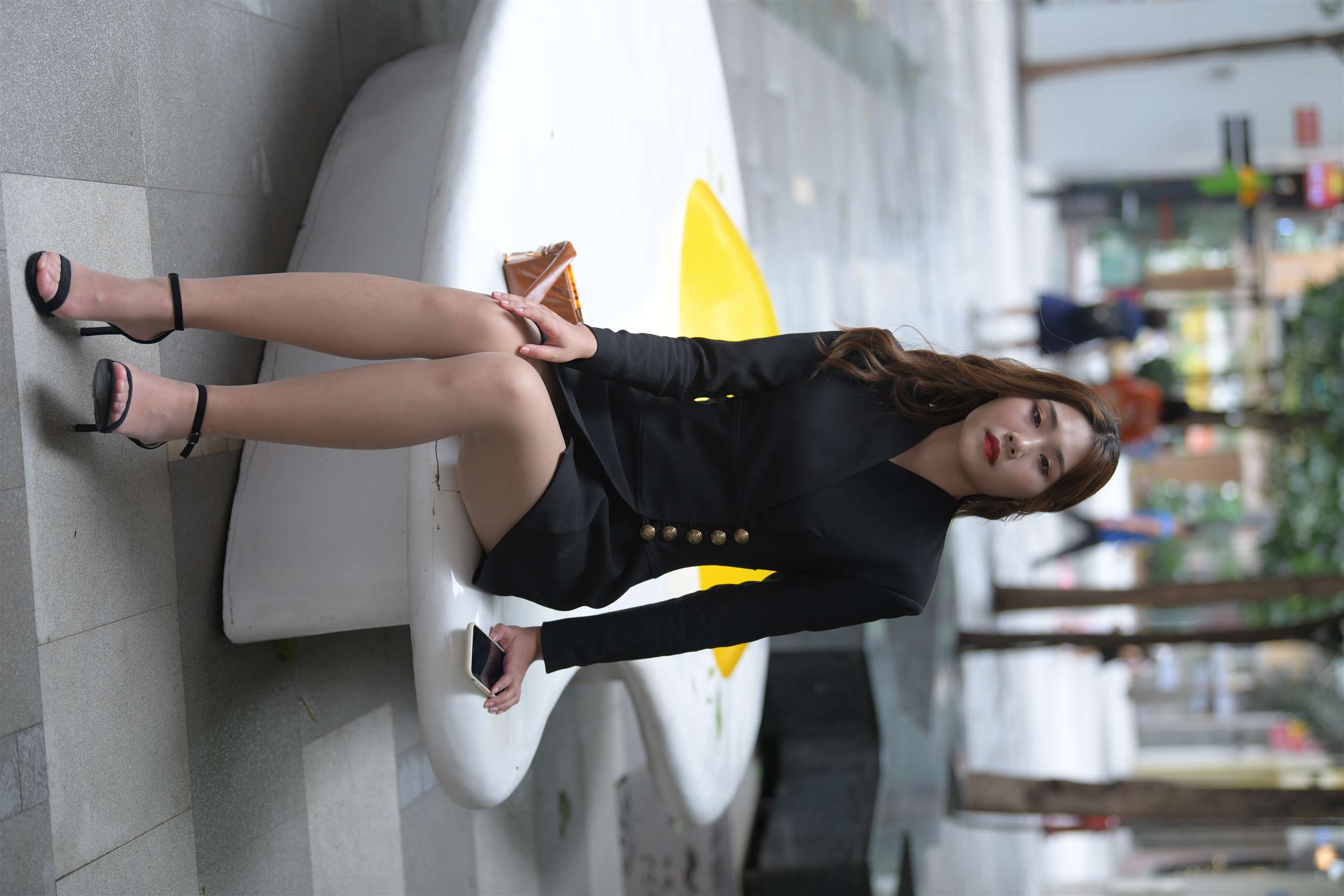 《嫩足挑高跟》作品图