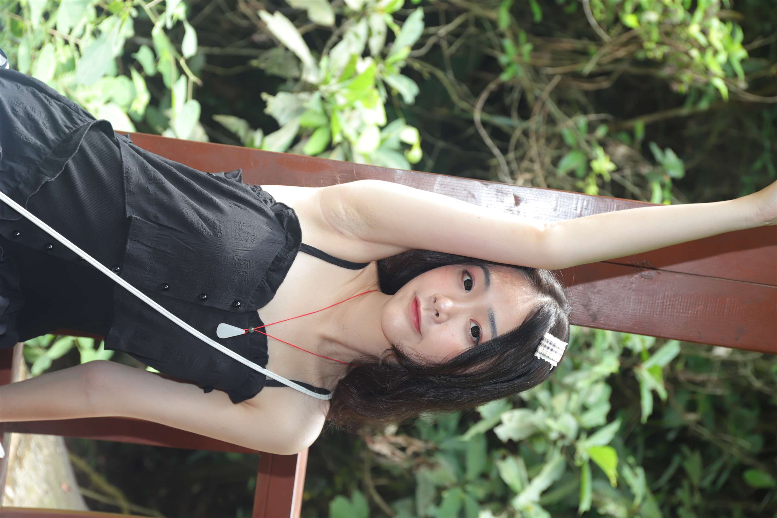 《琪琪美妆照把脚趾捆起来》作品图