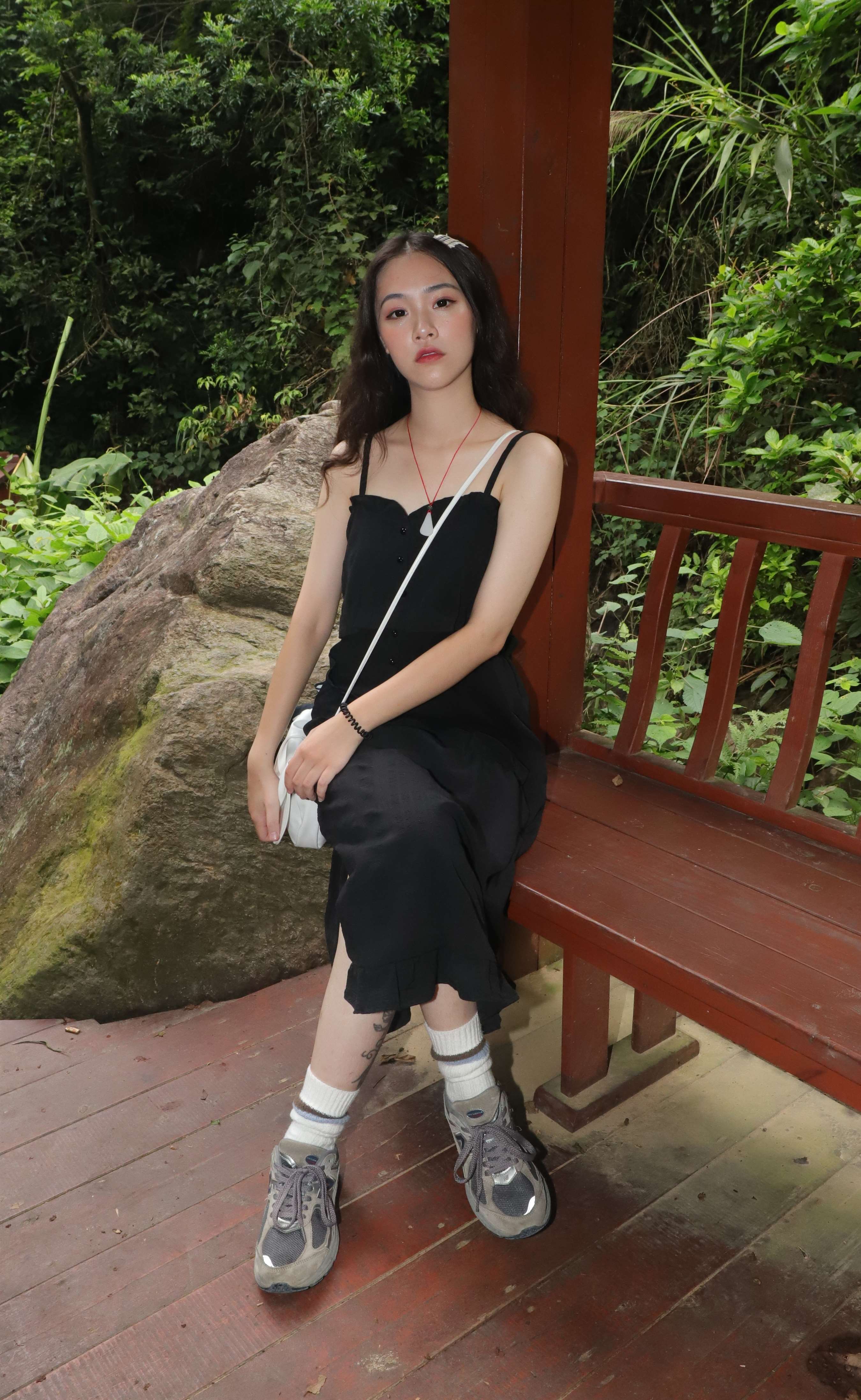 《琪琪美妆照把脚趾捆起来》作品图