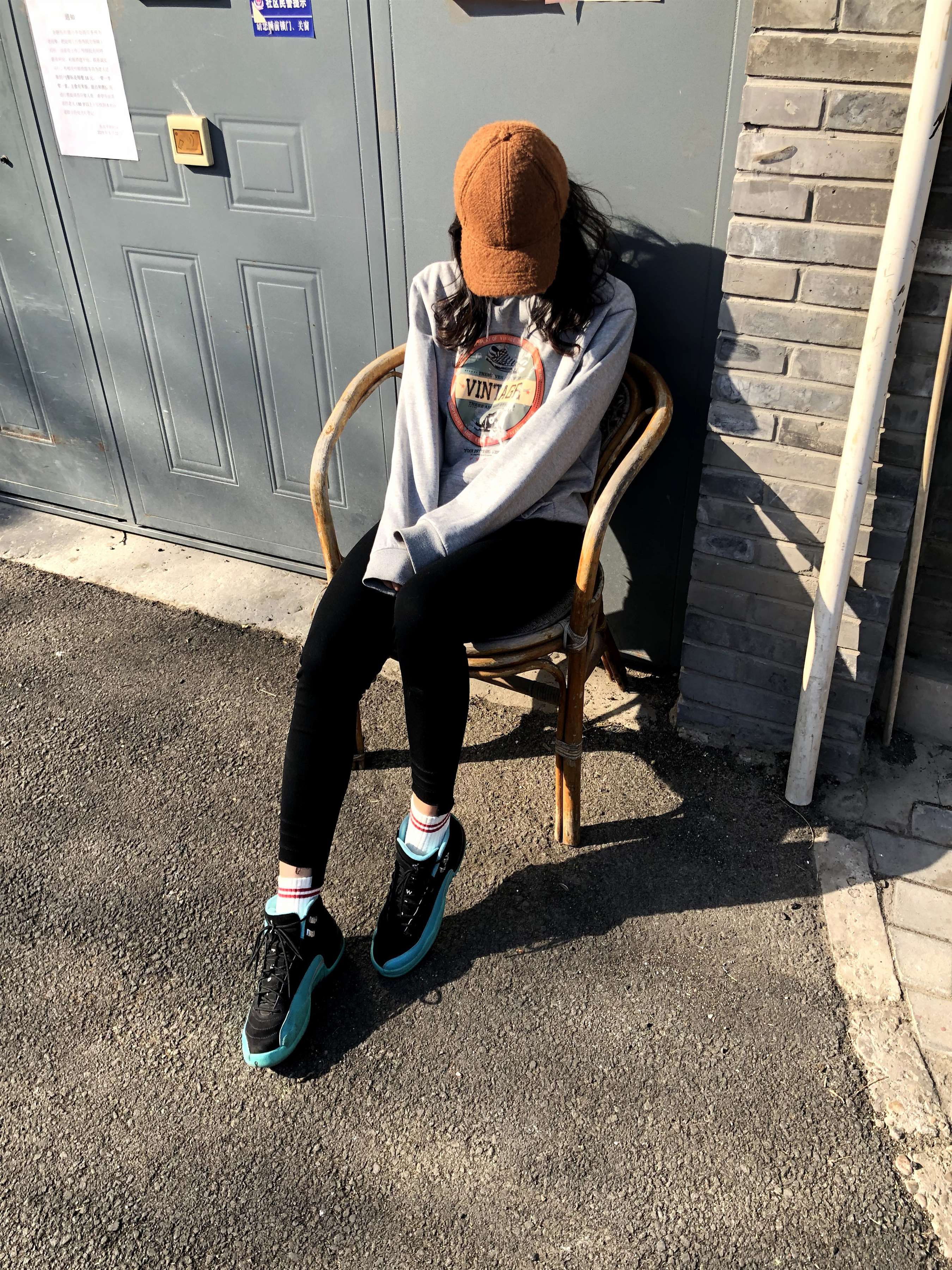 《户外露脚脚》作品图