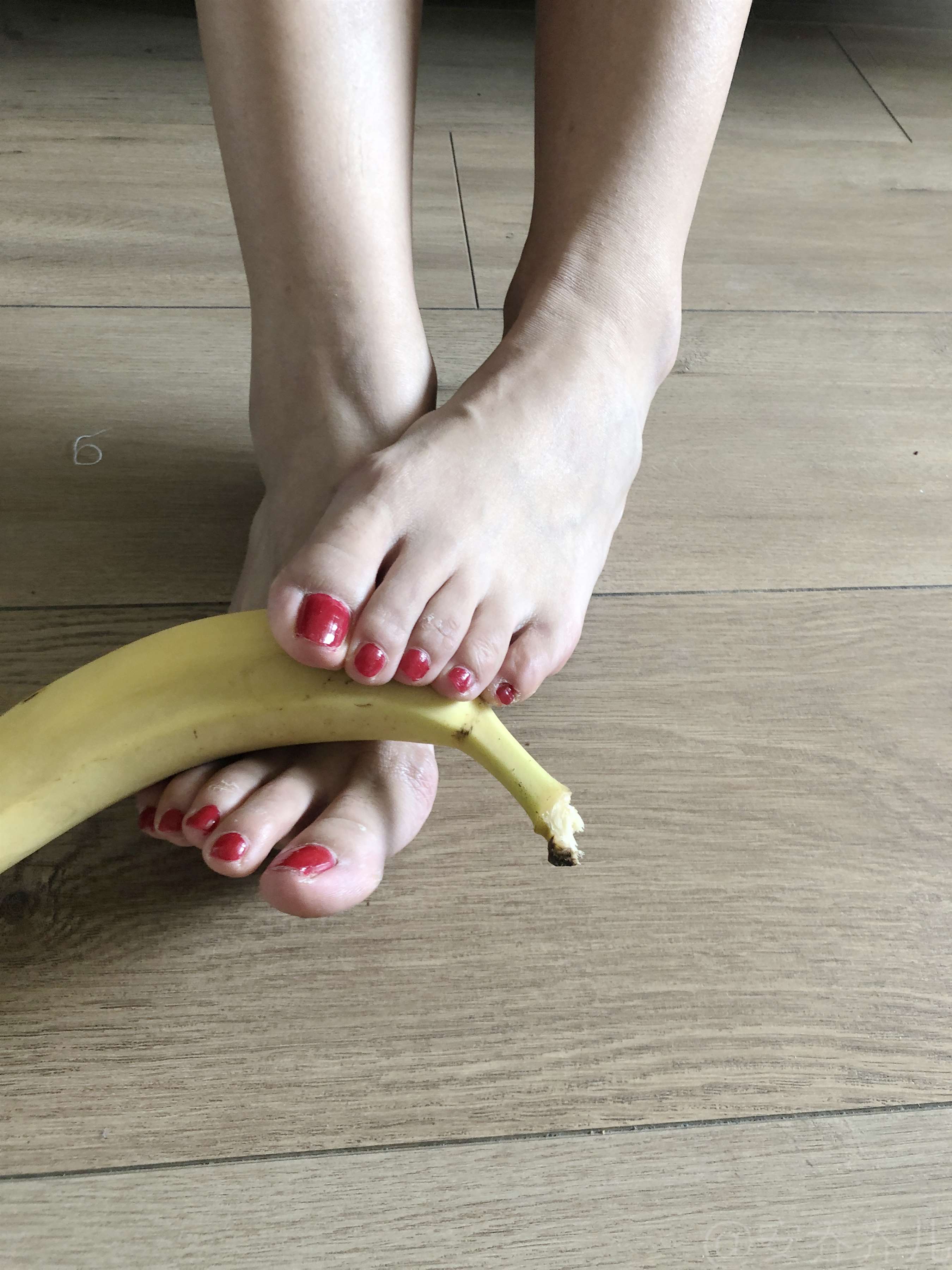 《嫩足踩香蕉》作品图