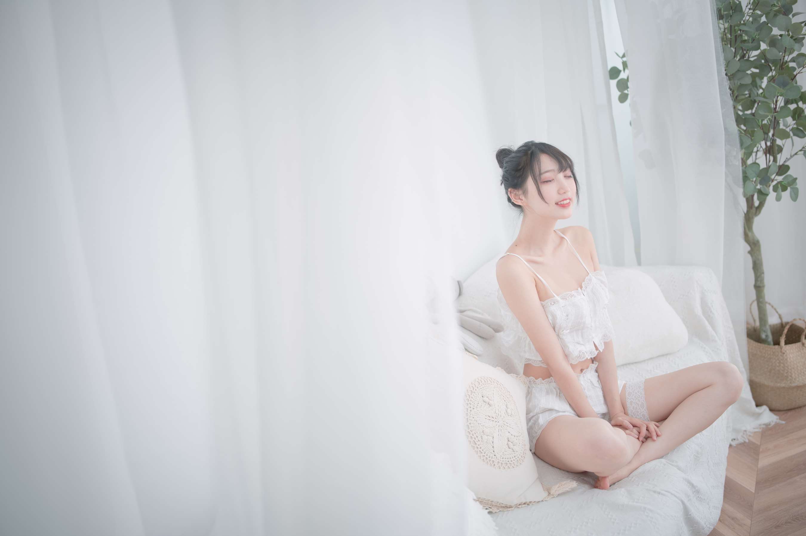 《【免费】白色睡衣》作品图