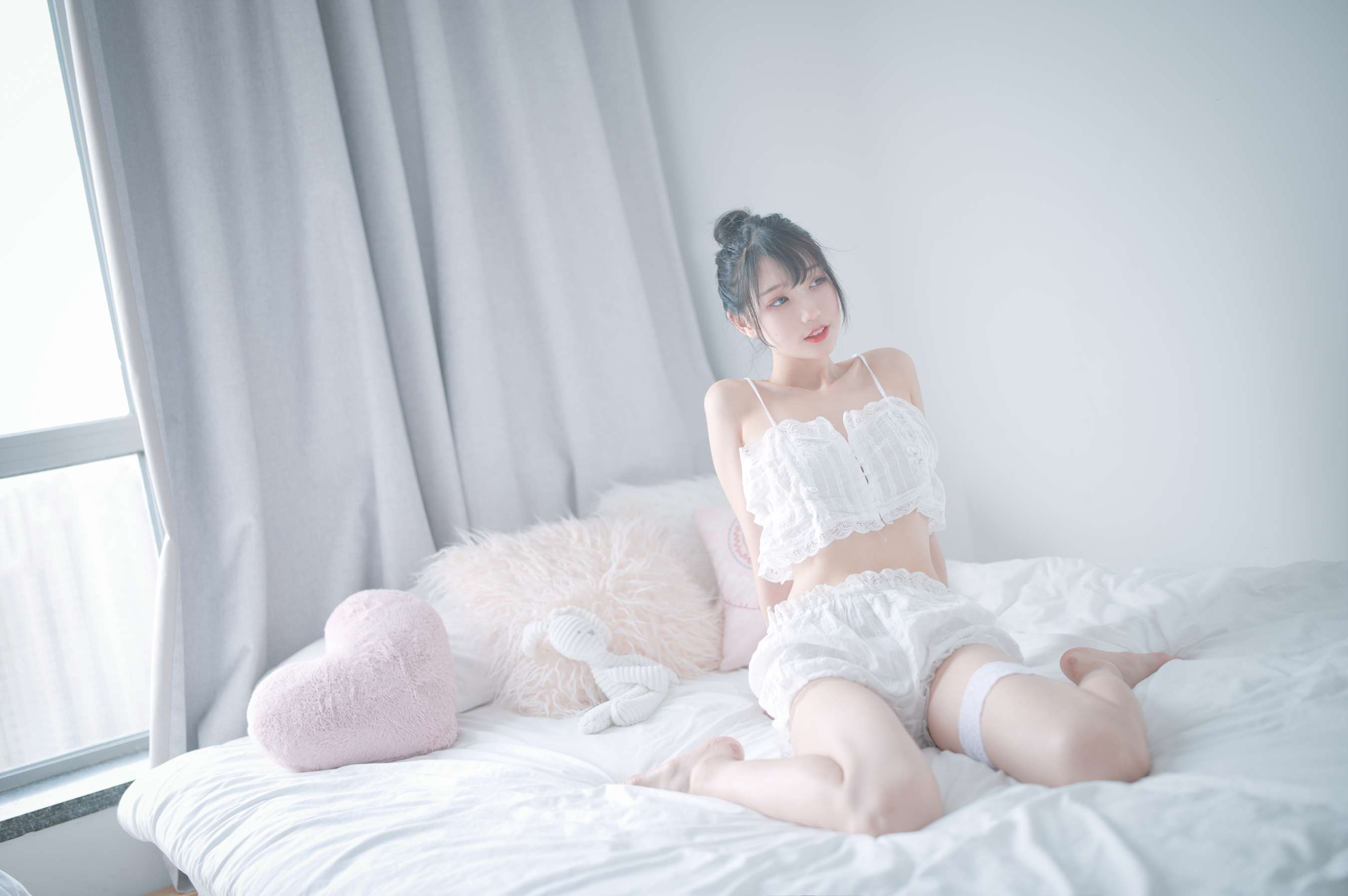 《【免费】白色睡衣》作品图