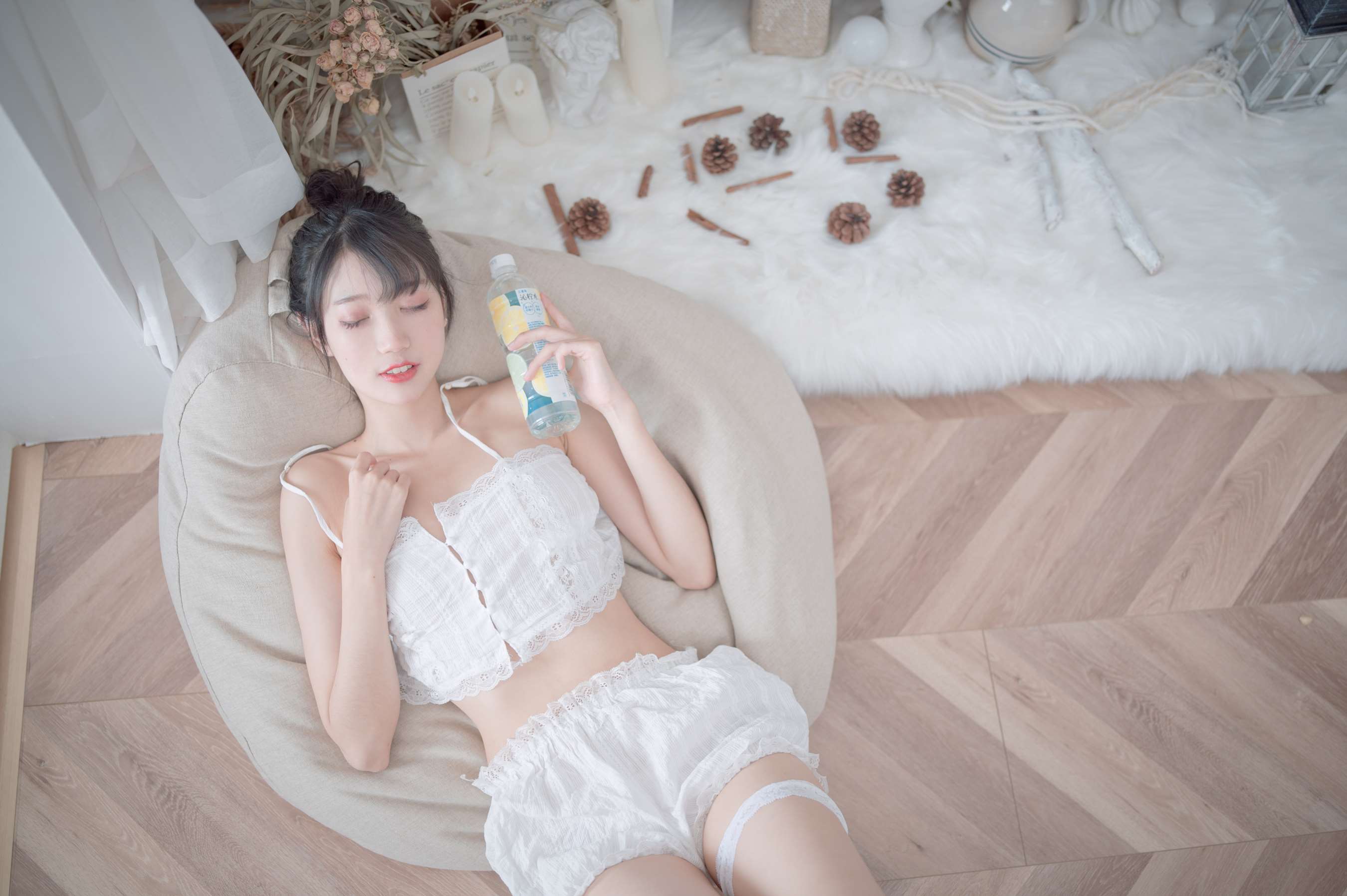 《【免费】白色睡衣》作品图