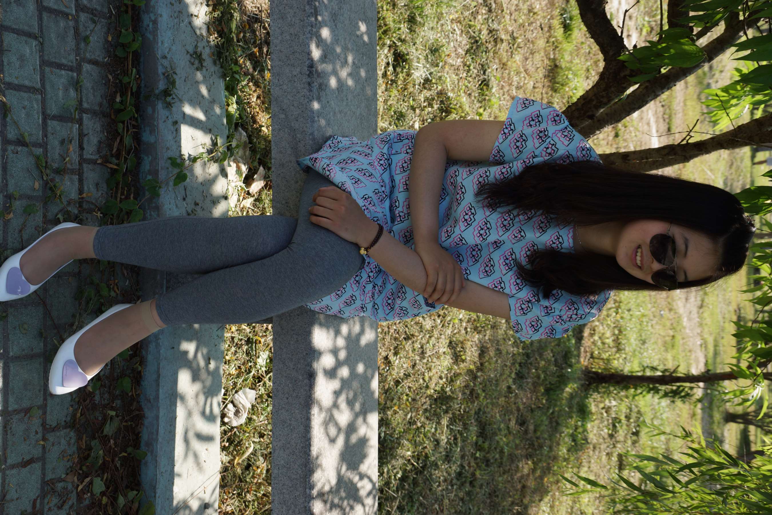 《39码大脚妹子的短肉丝》作品图