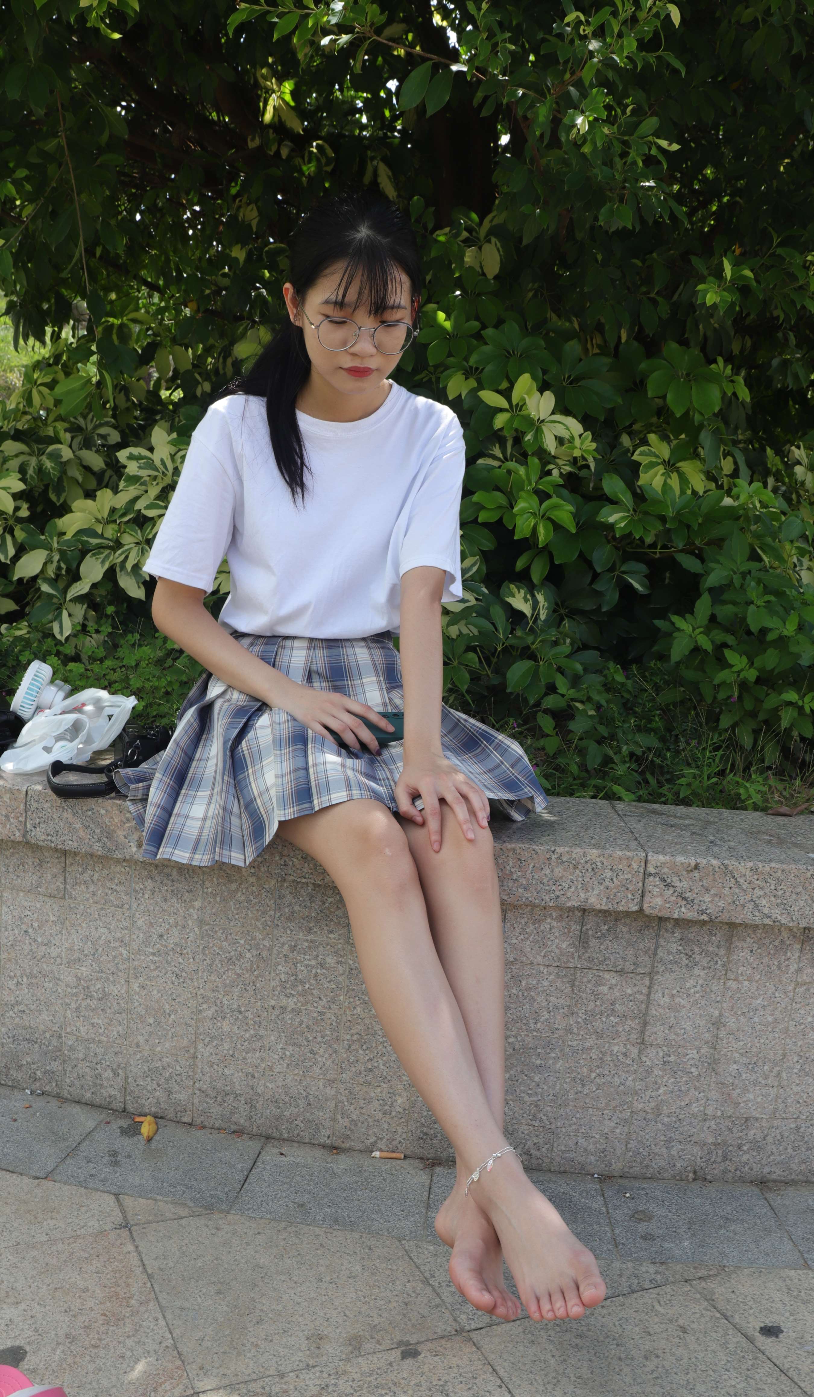 《大学生婉萍的雪白脚丫》作品图
