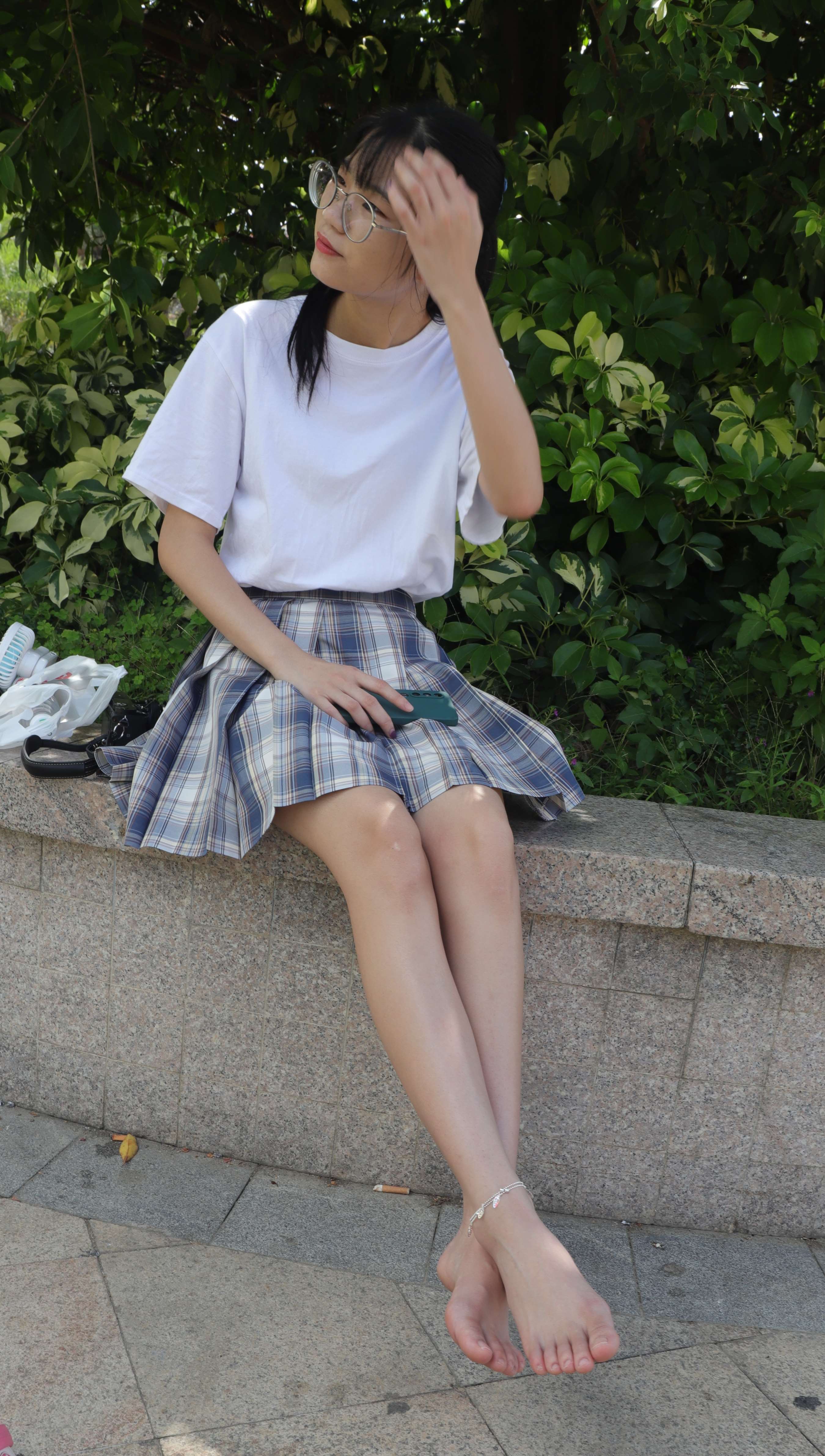 《大学生婉萍的雪白脚丫》作品图