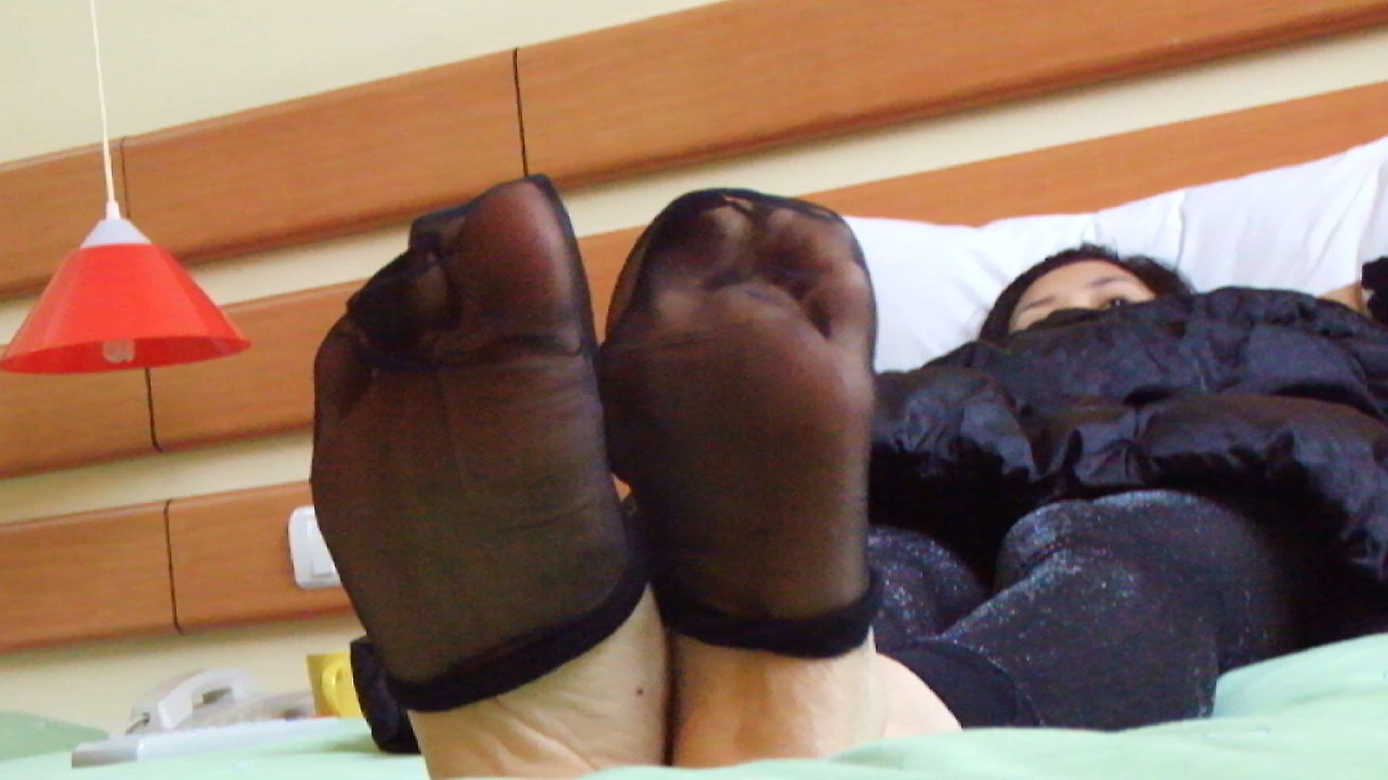 《【视频】脱黑丝脚丫》作品图