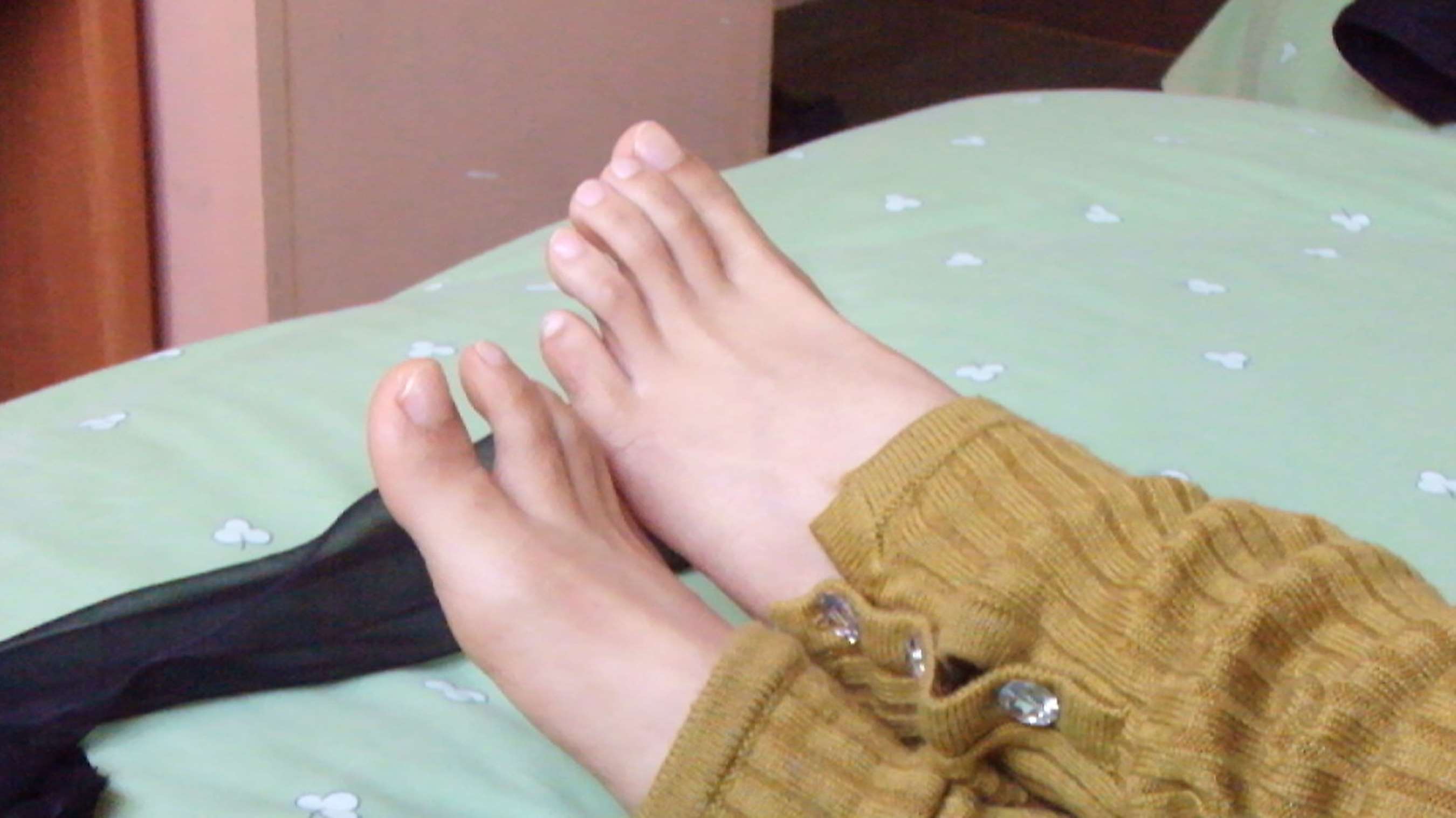 《【视频】脱黑丝脚丫》作品图