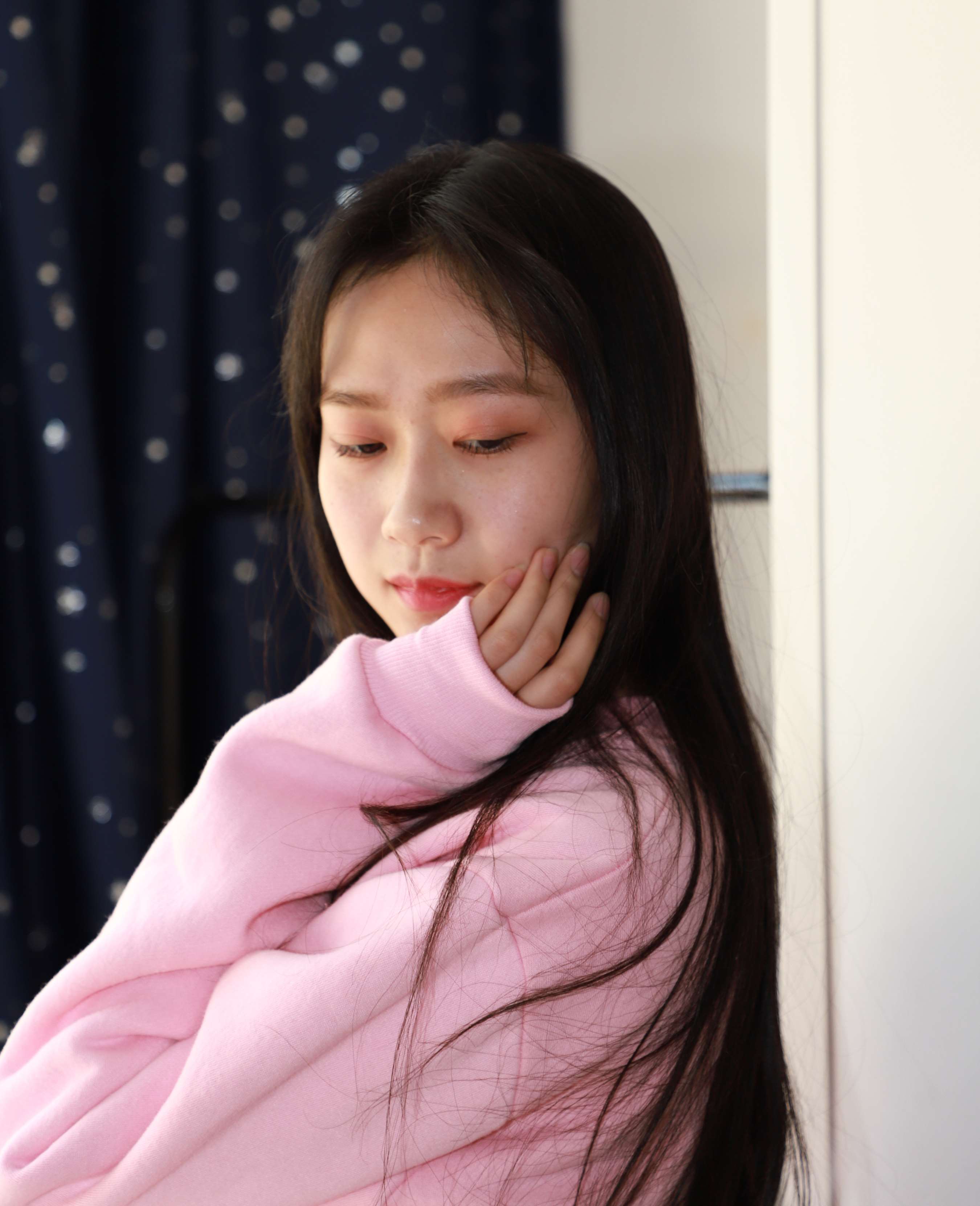 《布鞋の两双棉袜脚》作品图