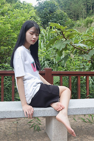 女大学生小萍的嫩足