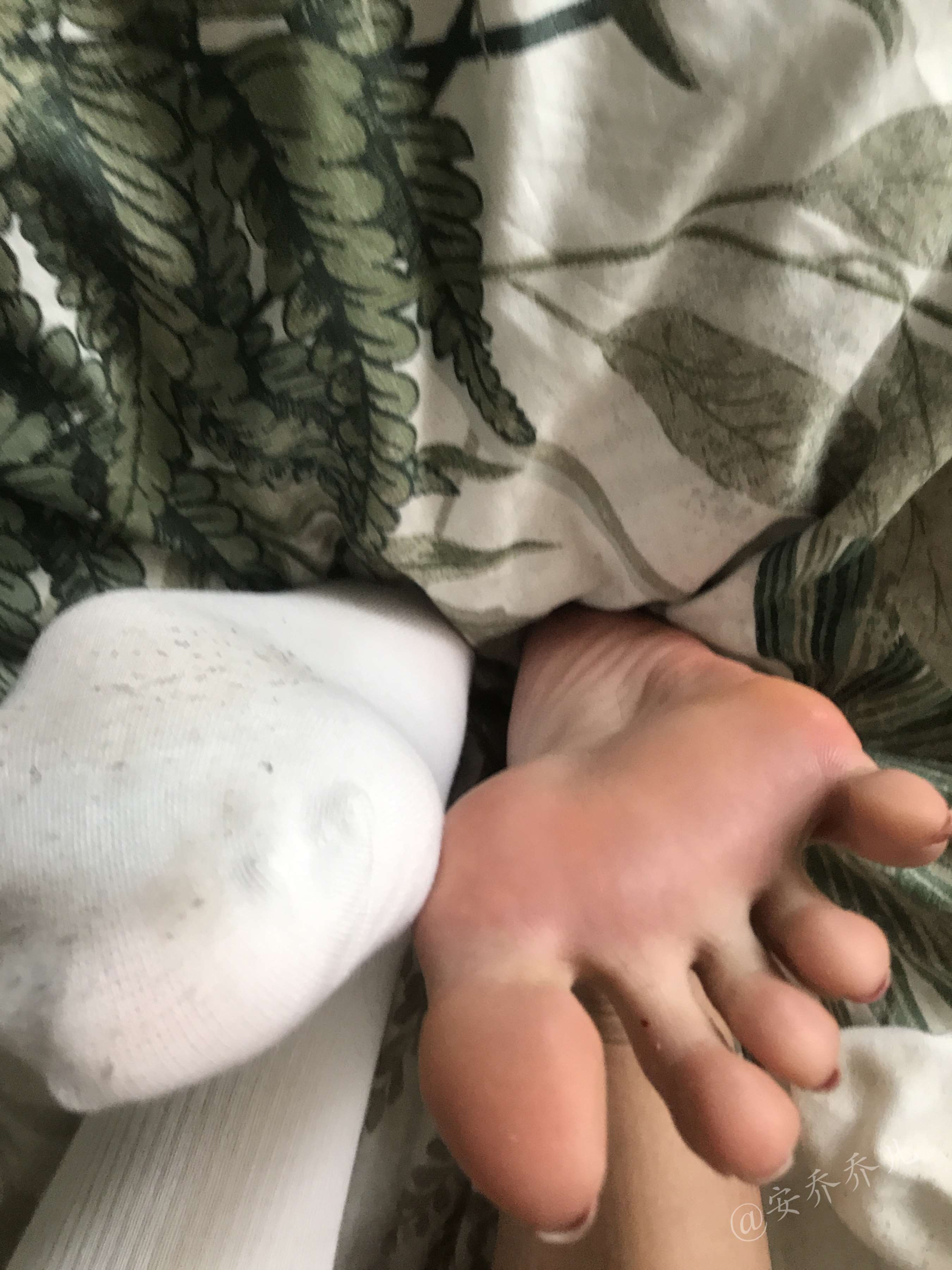 《健身房白袜》作品图