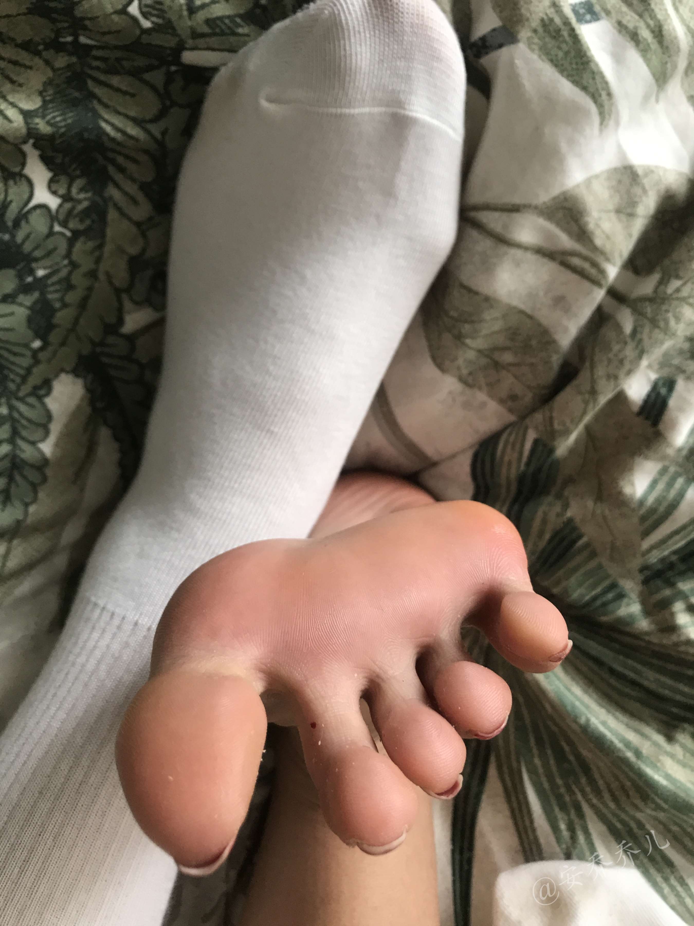 《健身房白袜》作品图