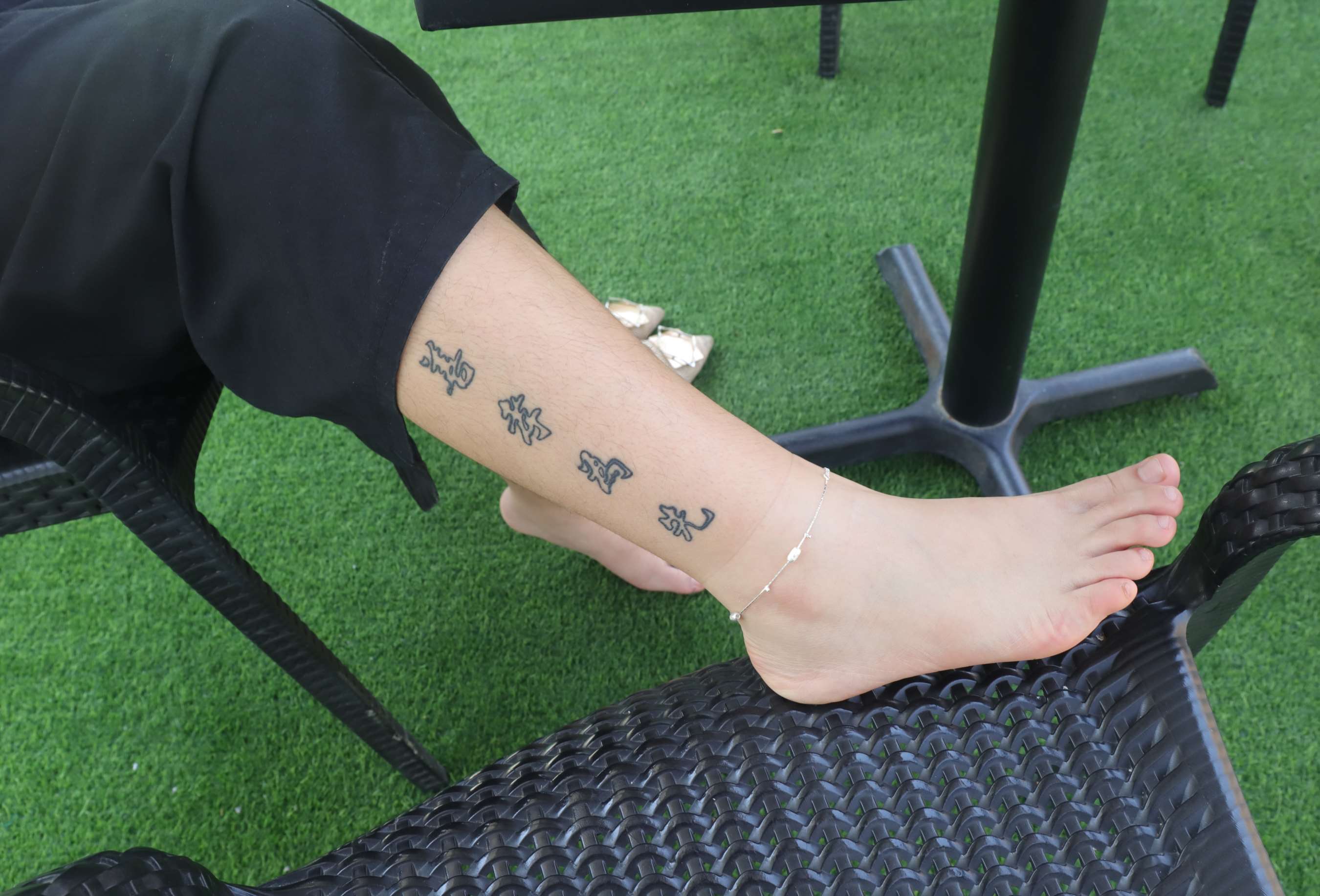 《大学生小芬脚丫纹字》作品图