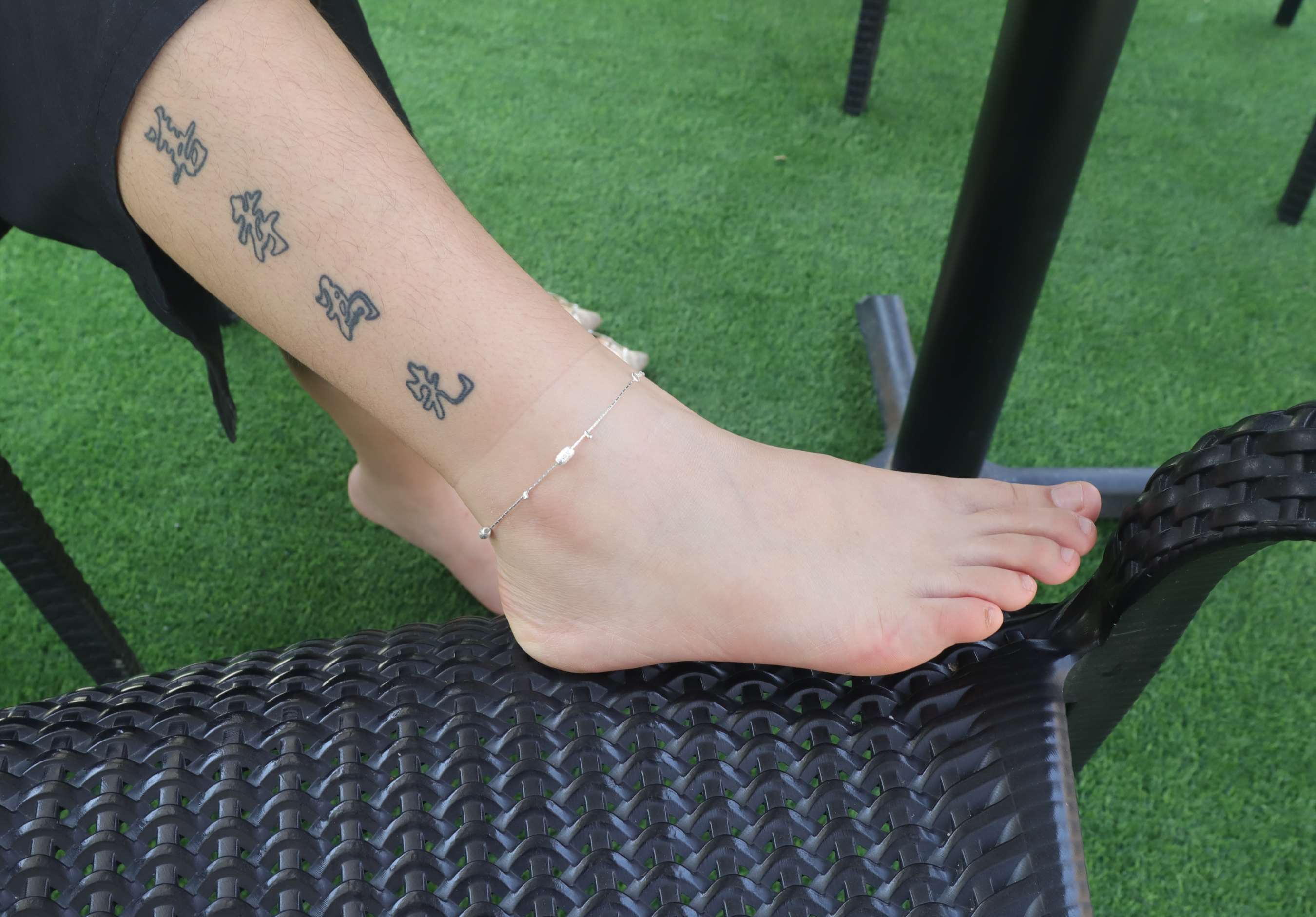 《大学生小芬脚丫纹字》作品图