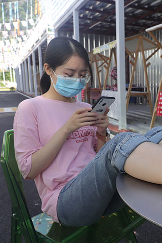 换个视角拍婷婷的凉鞋脚丫