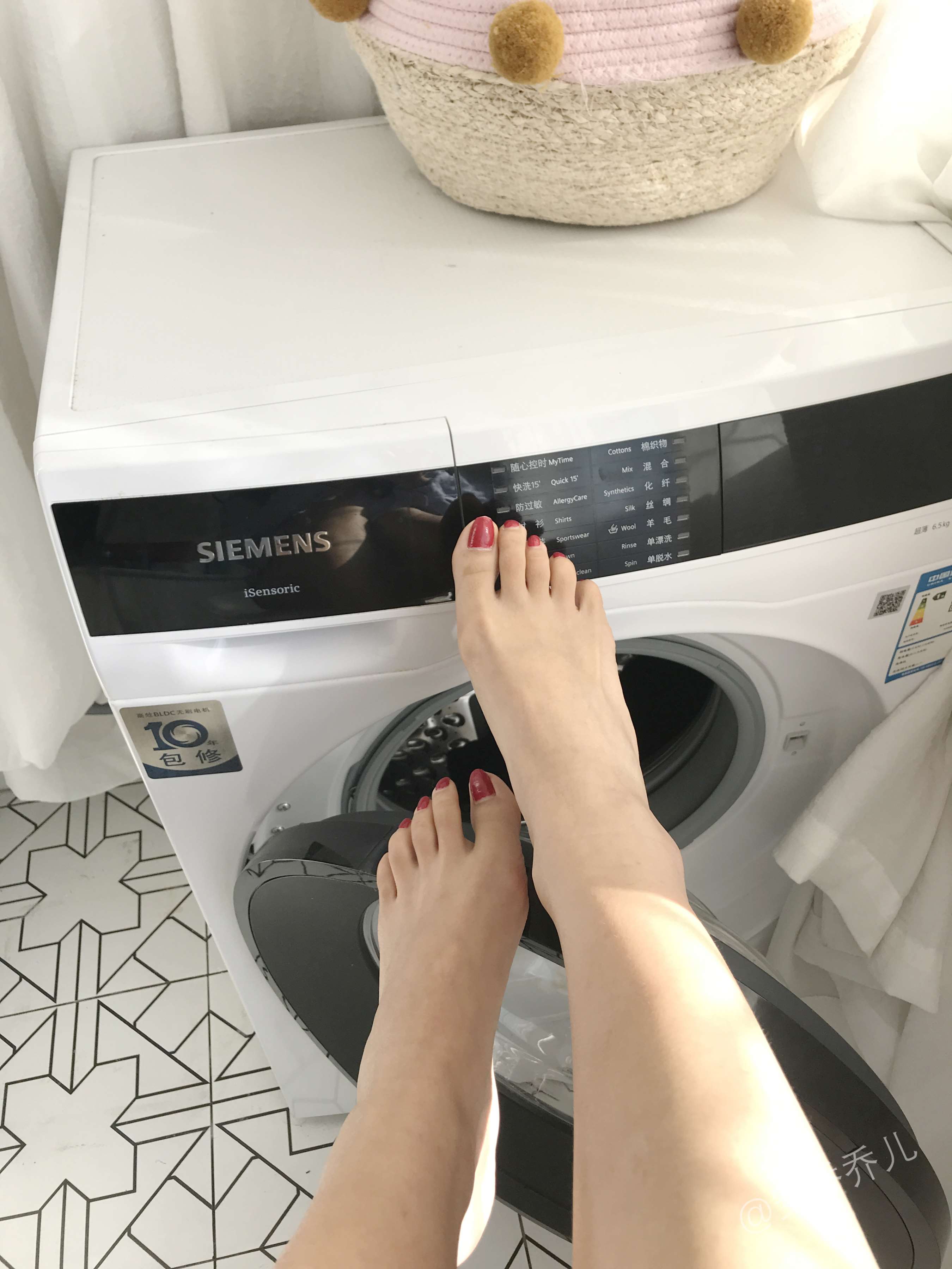 《阳台洗衣房》作品图