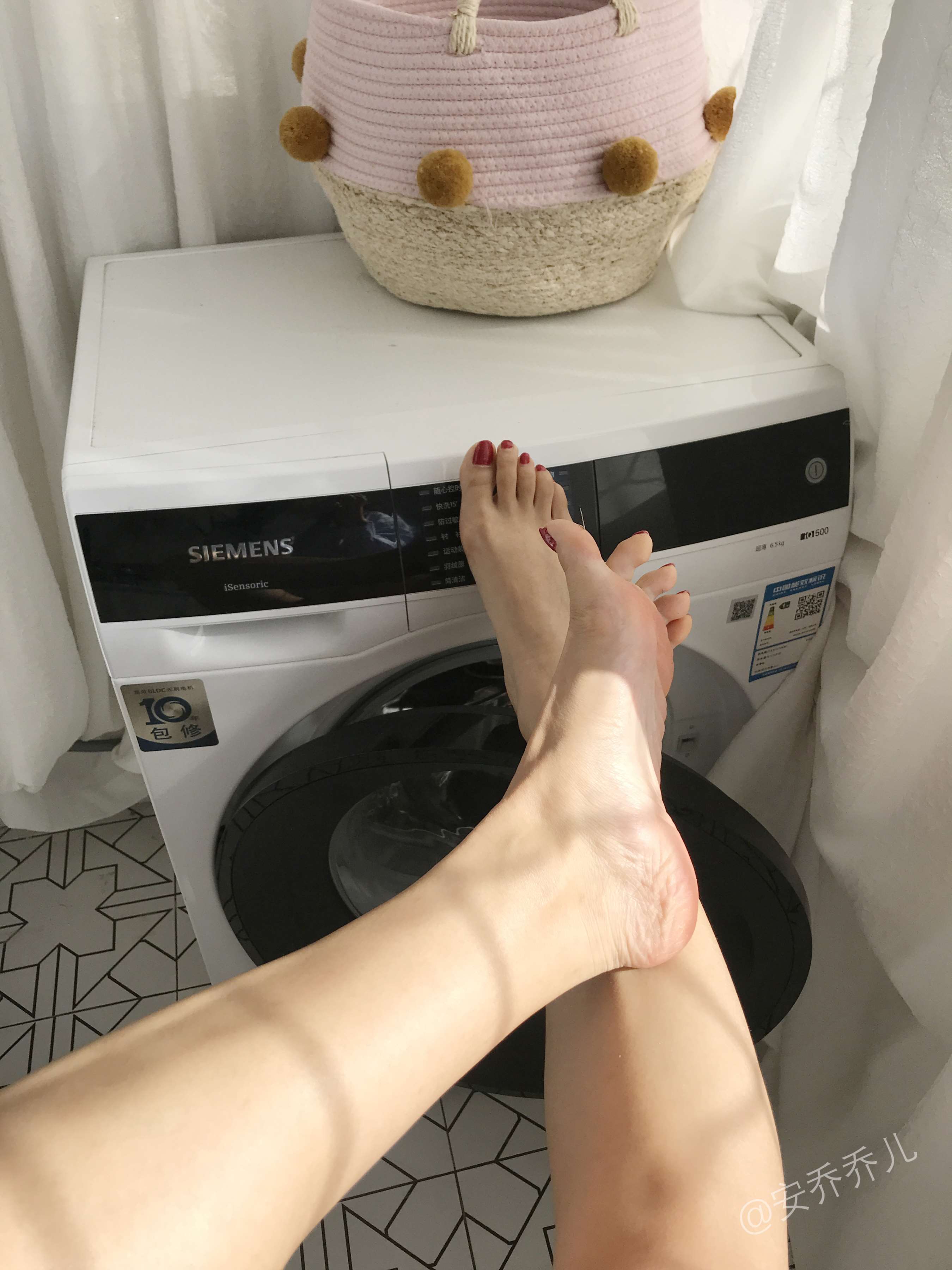 《阳台洗衣房》作品图