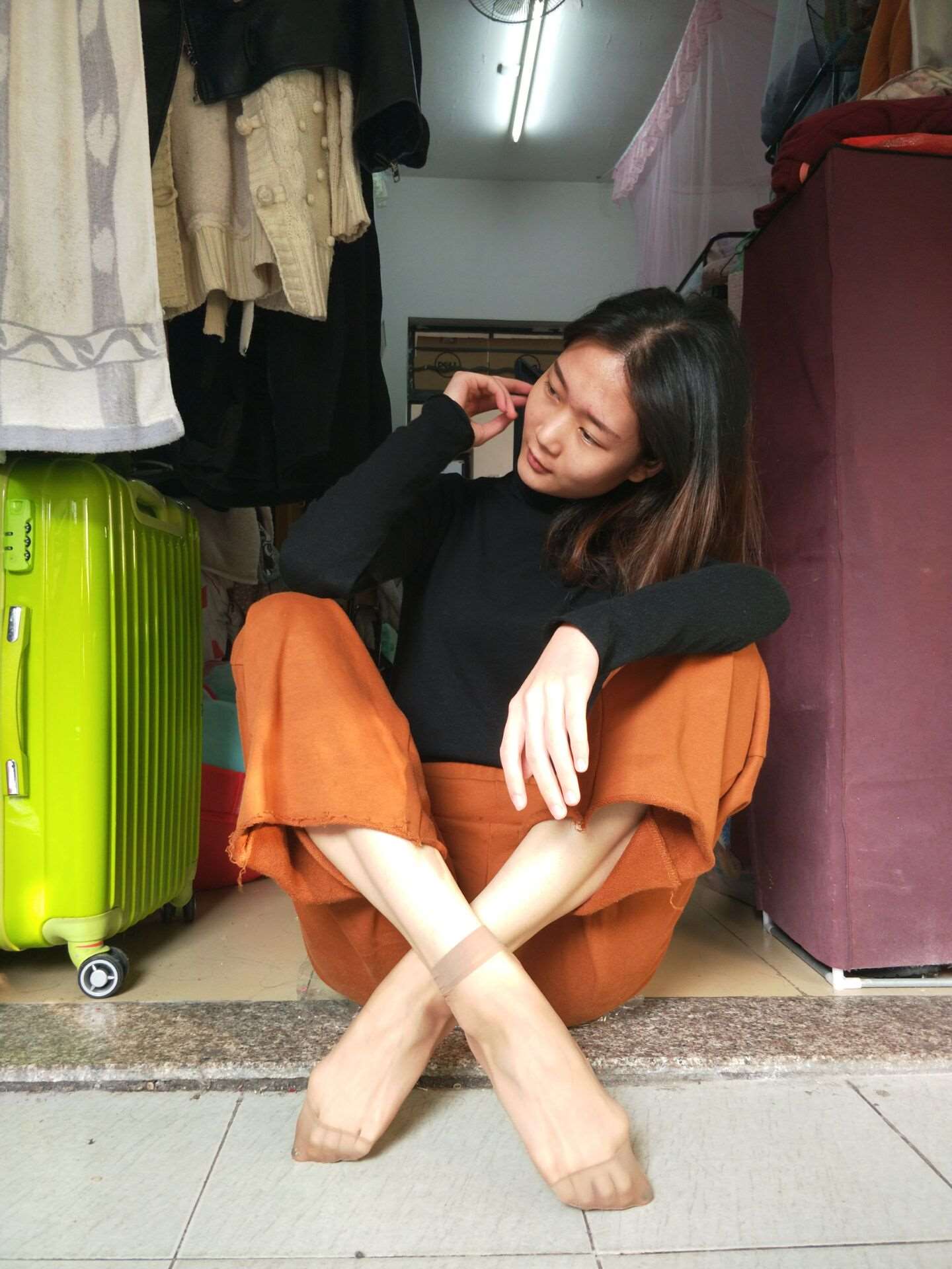 《子薇同学的短丝脚丫》作品图