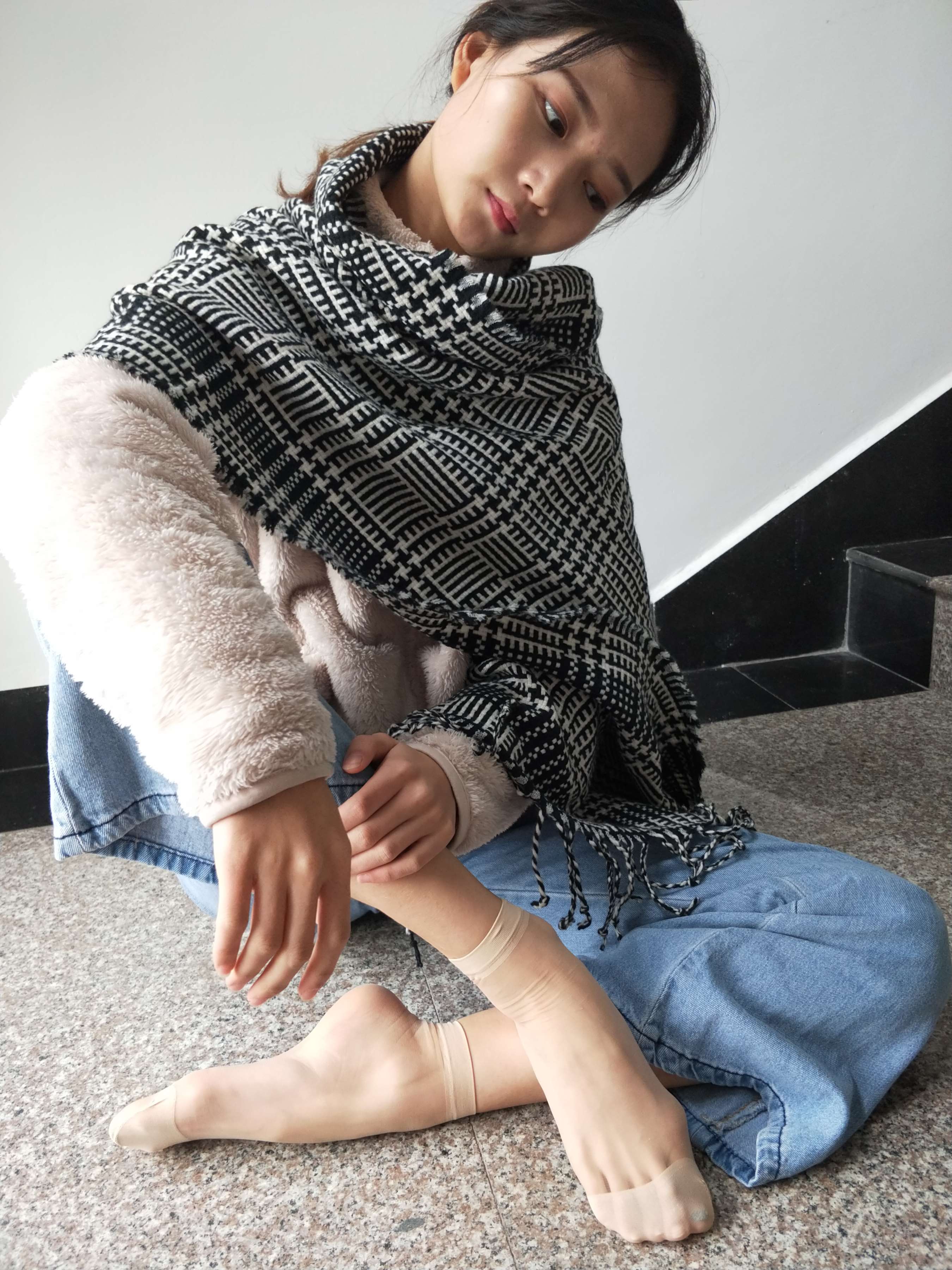 《教室楼道短丝脚》作品图