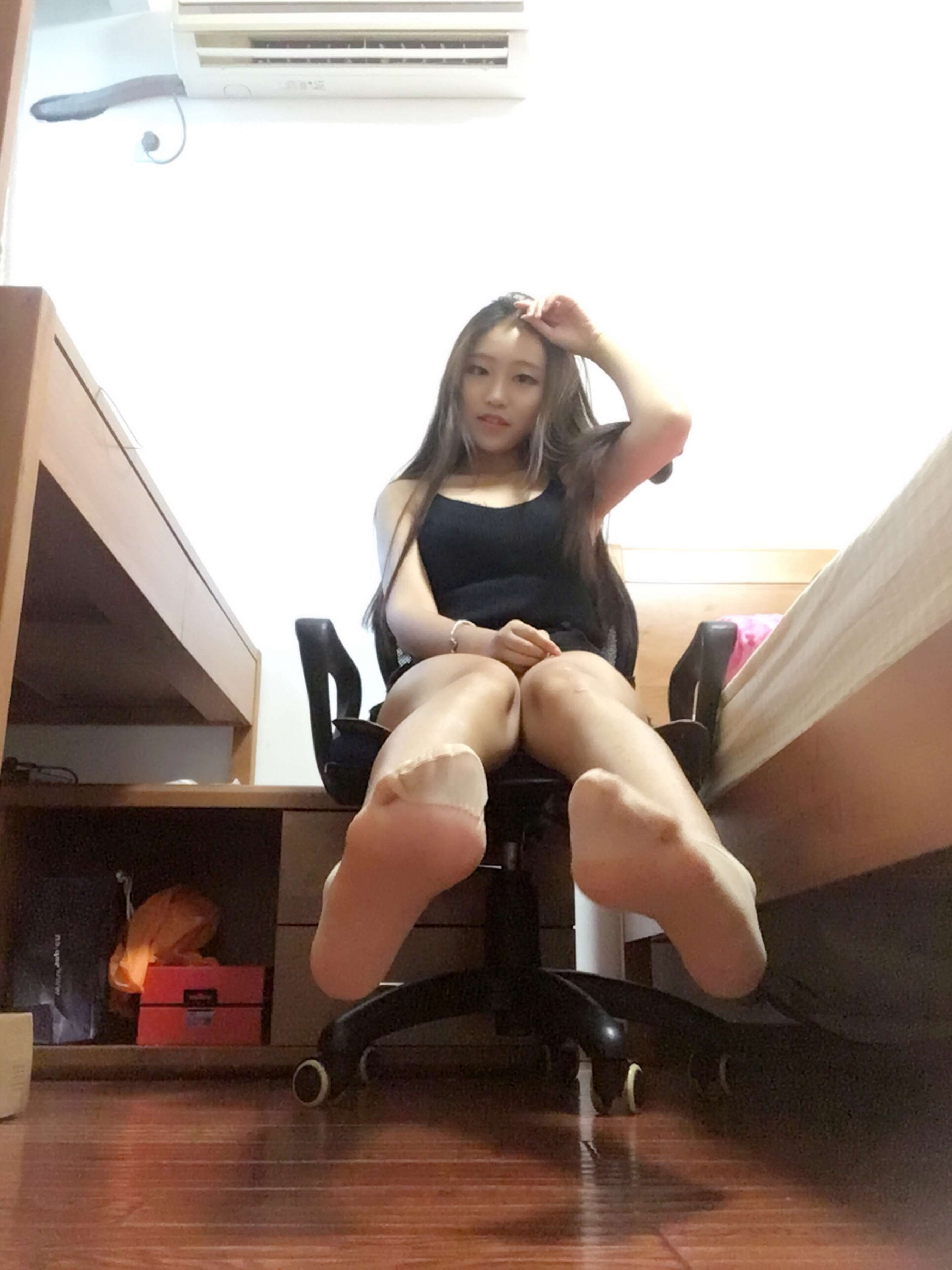 《雨柔短丝脚丫》作品图