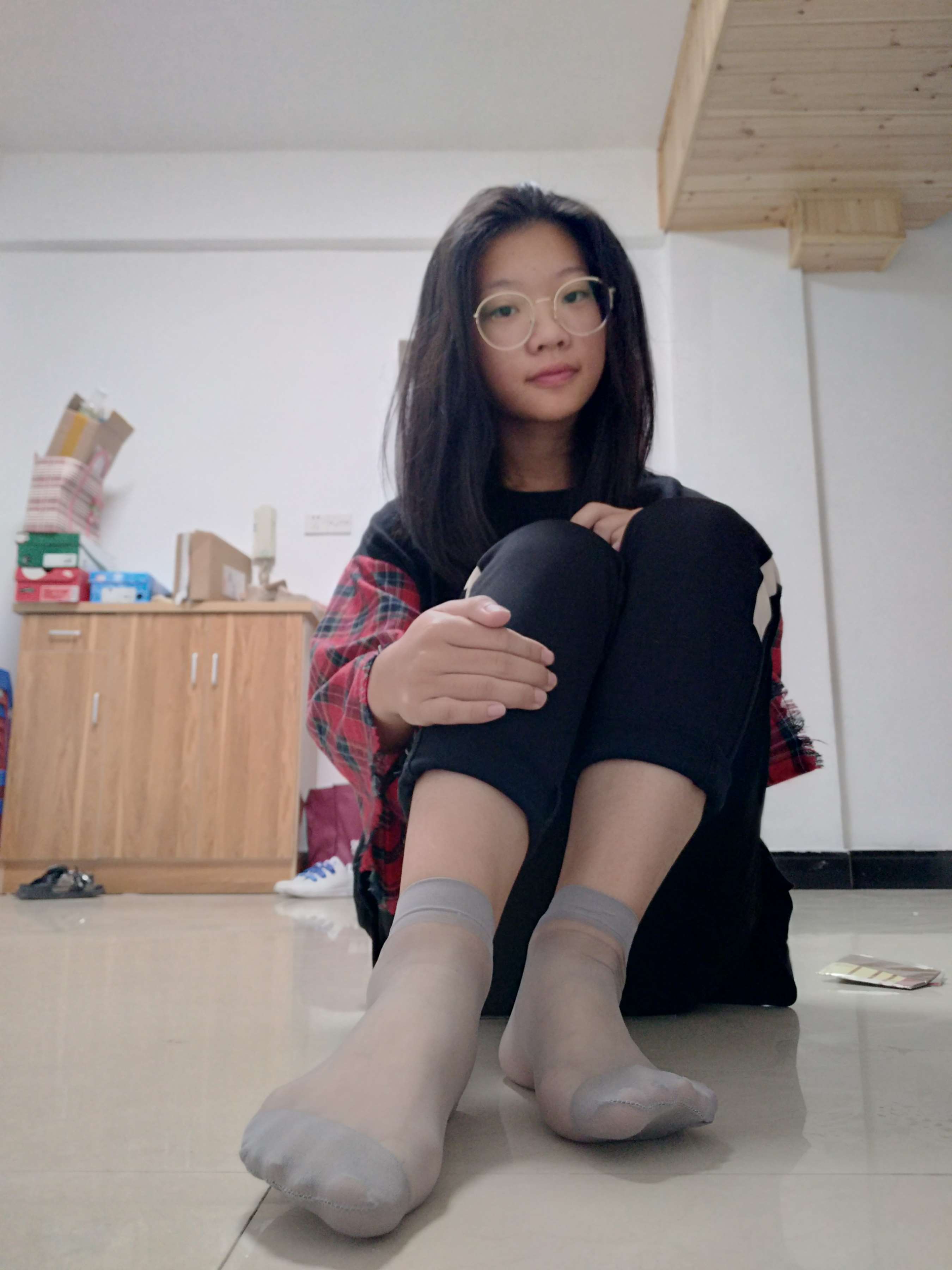 《婷婷的短丝脚丫》作品图