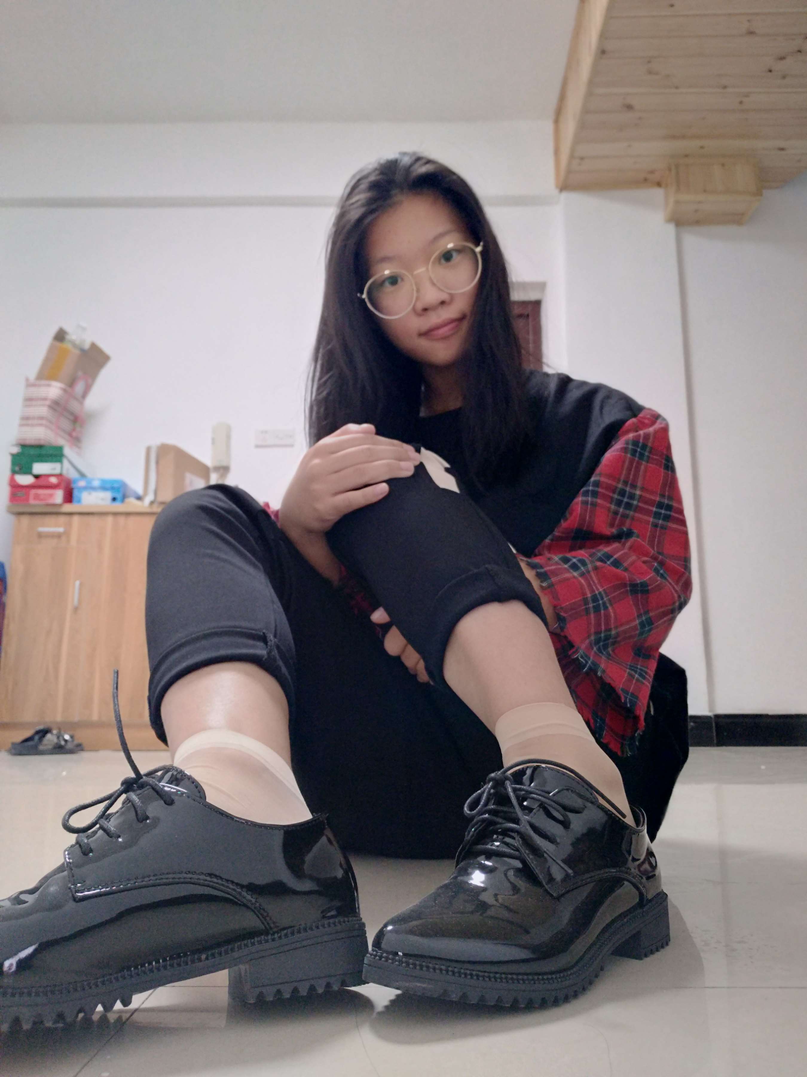 《婷婷的短丝脚丫》作品图