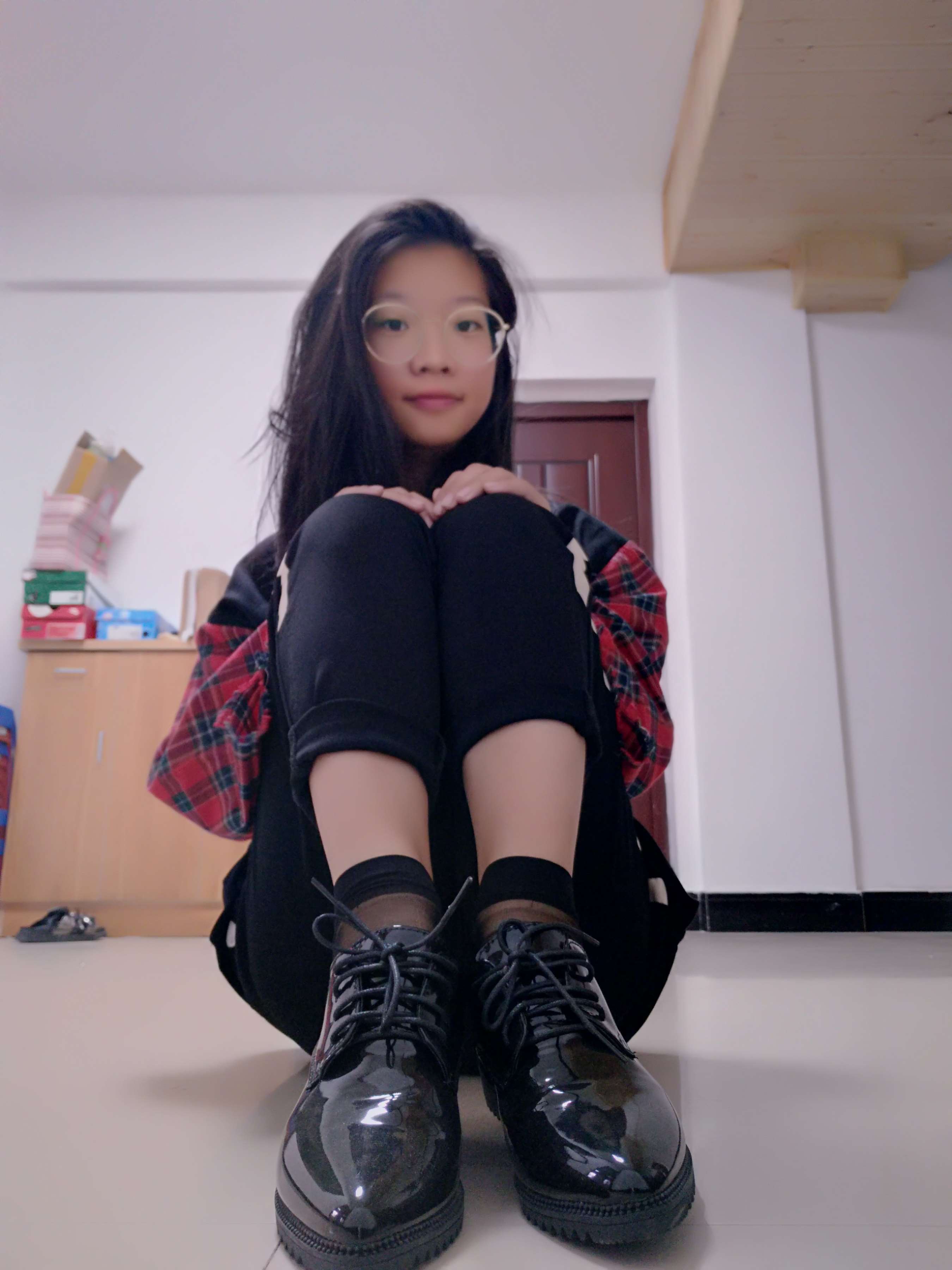 《婷婷的短丝脚丫》作品图