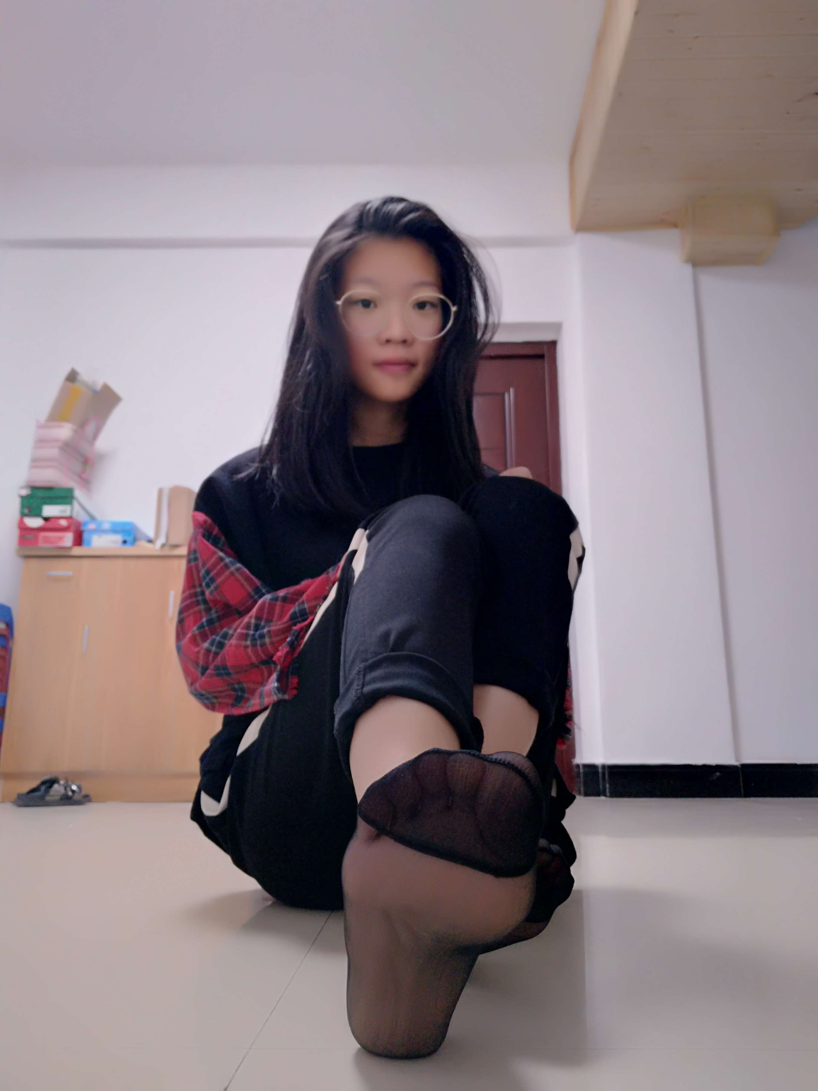 《婷婷的短丝脚丫》作品图