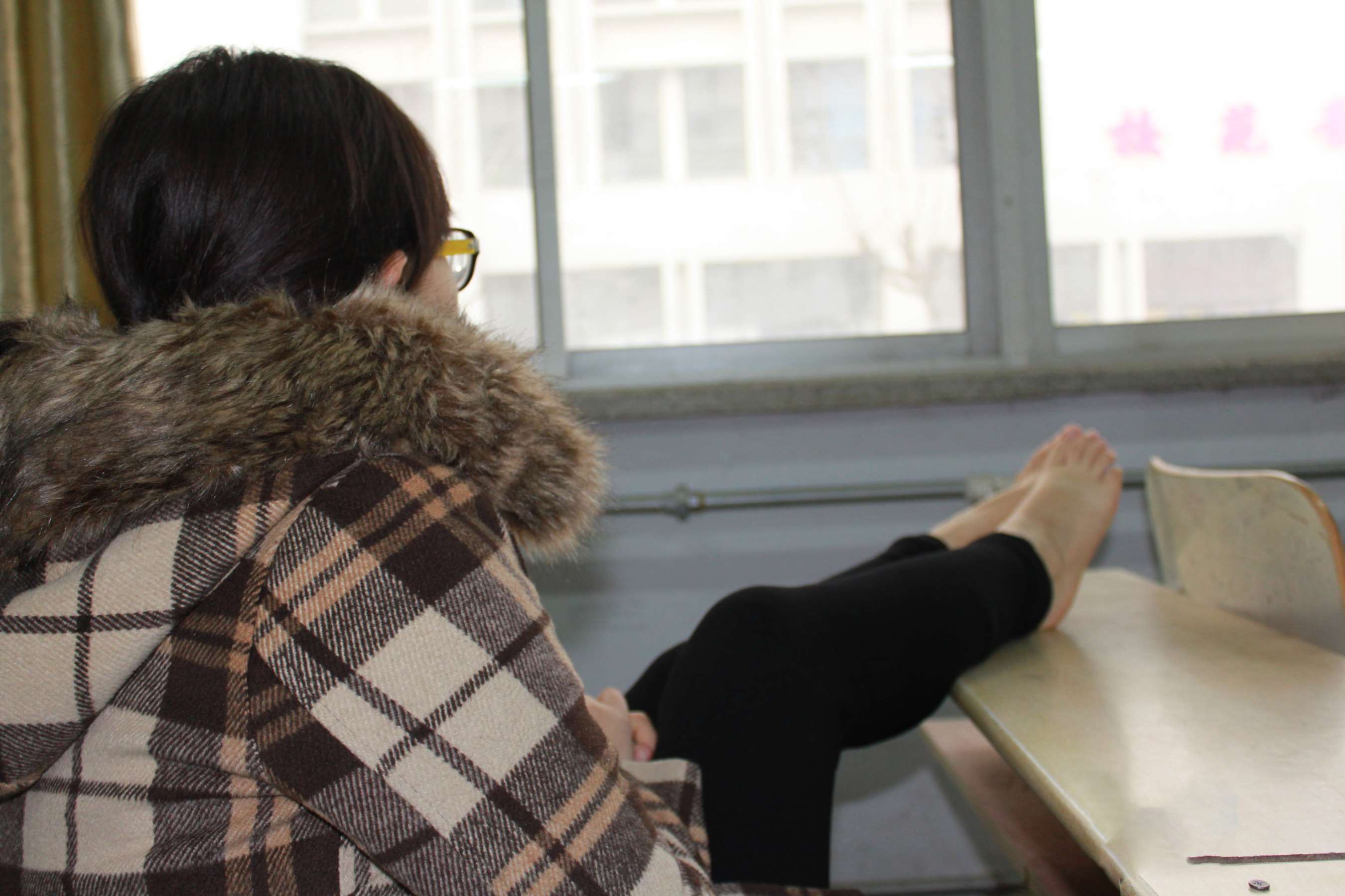 《大学生棉袜脚》作品图