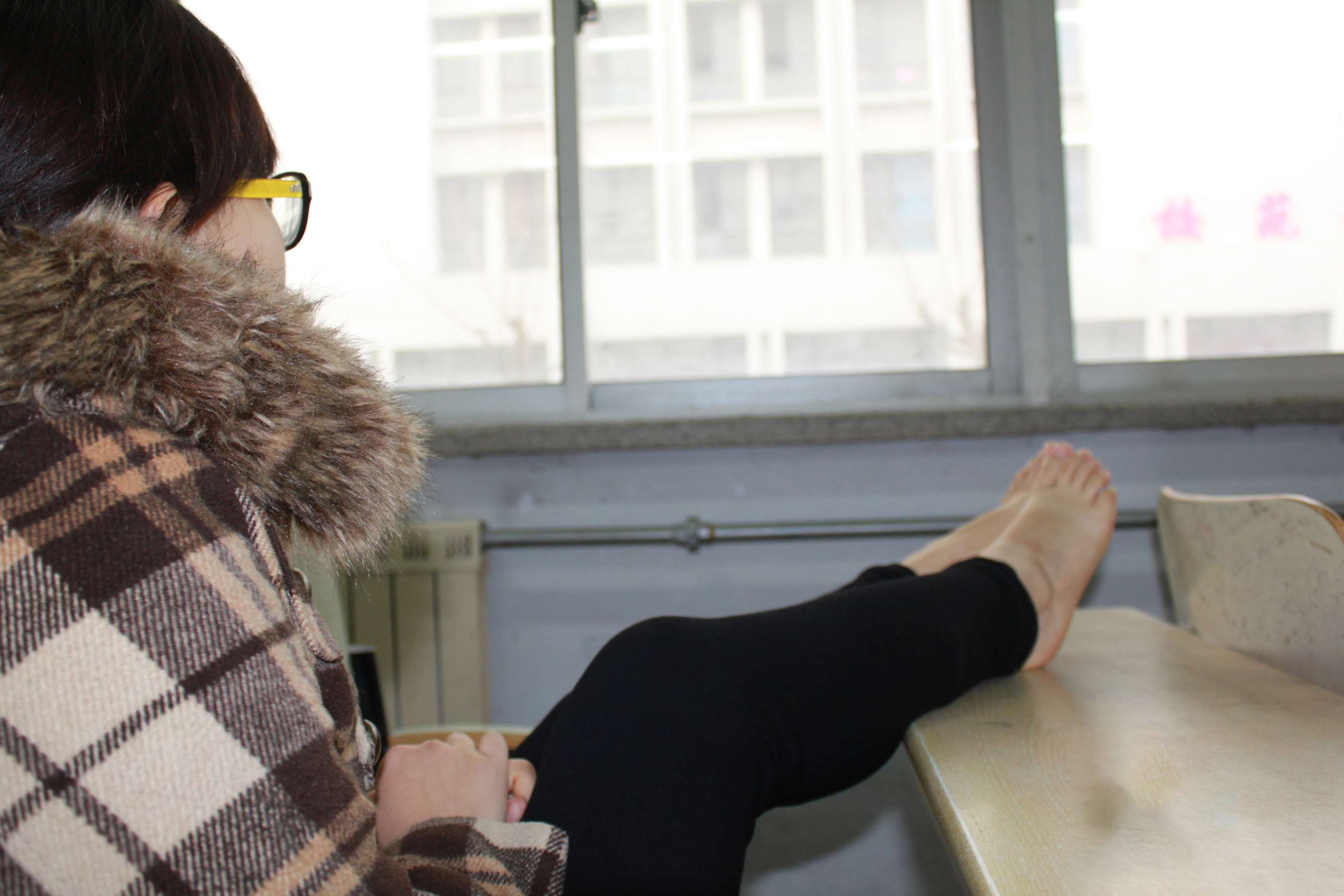 《大学生棉袜脚》作品图