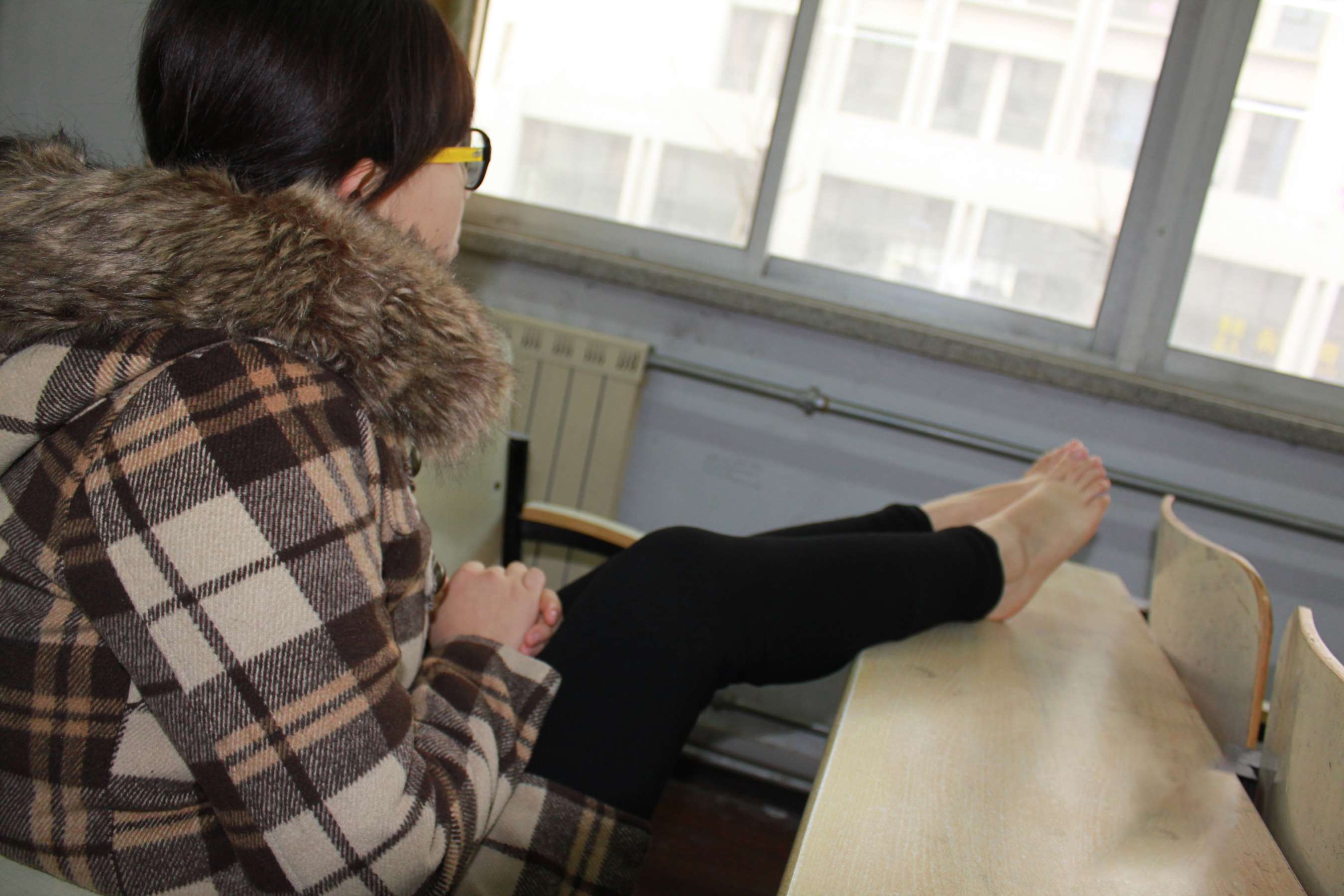 《大学生棉袜脚》作品图