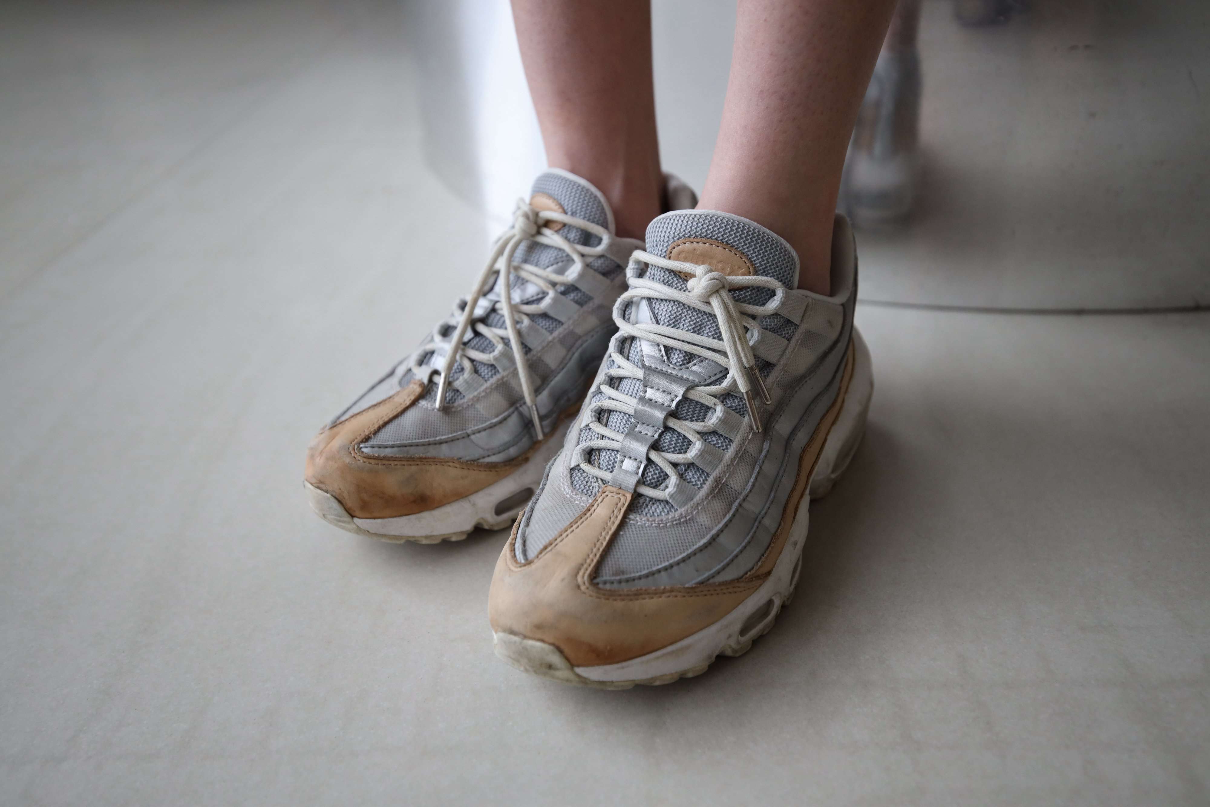 《少女运动鞋の棉袜脚》作品图