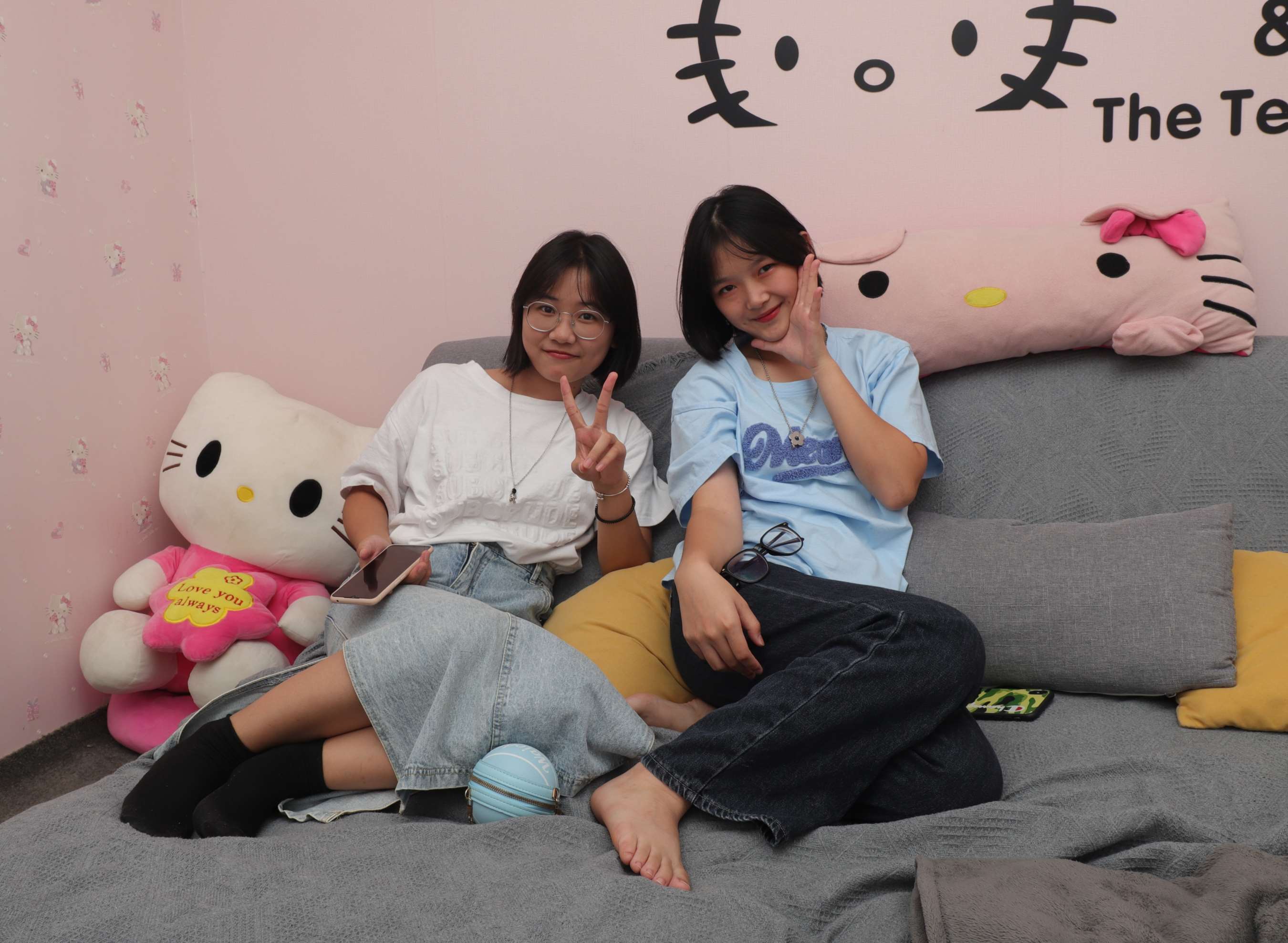 《彤彤与小谊脚底秀》作品图