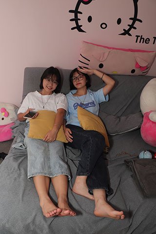 大二学妹彤彤与闺蜜小谊互jio
